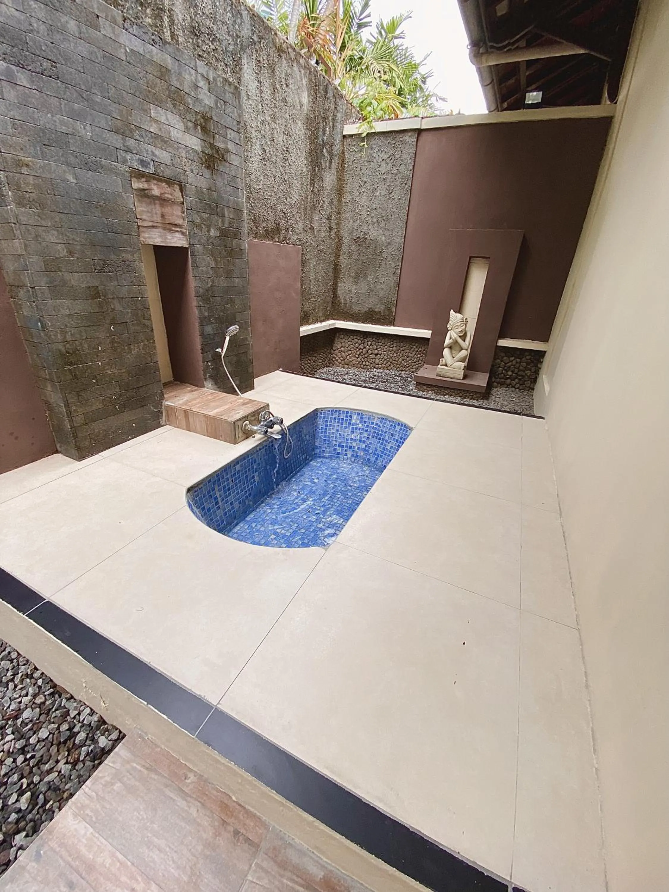 chrome hotel & resort solo