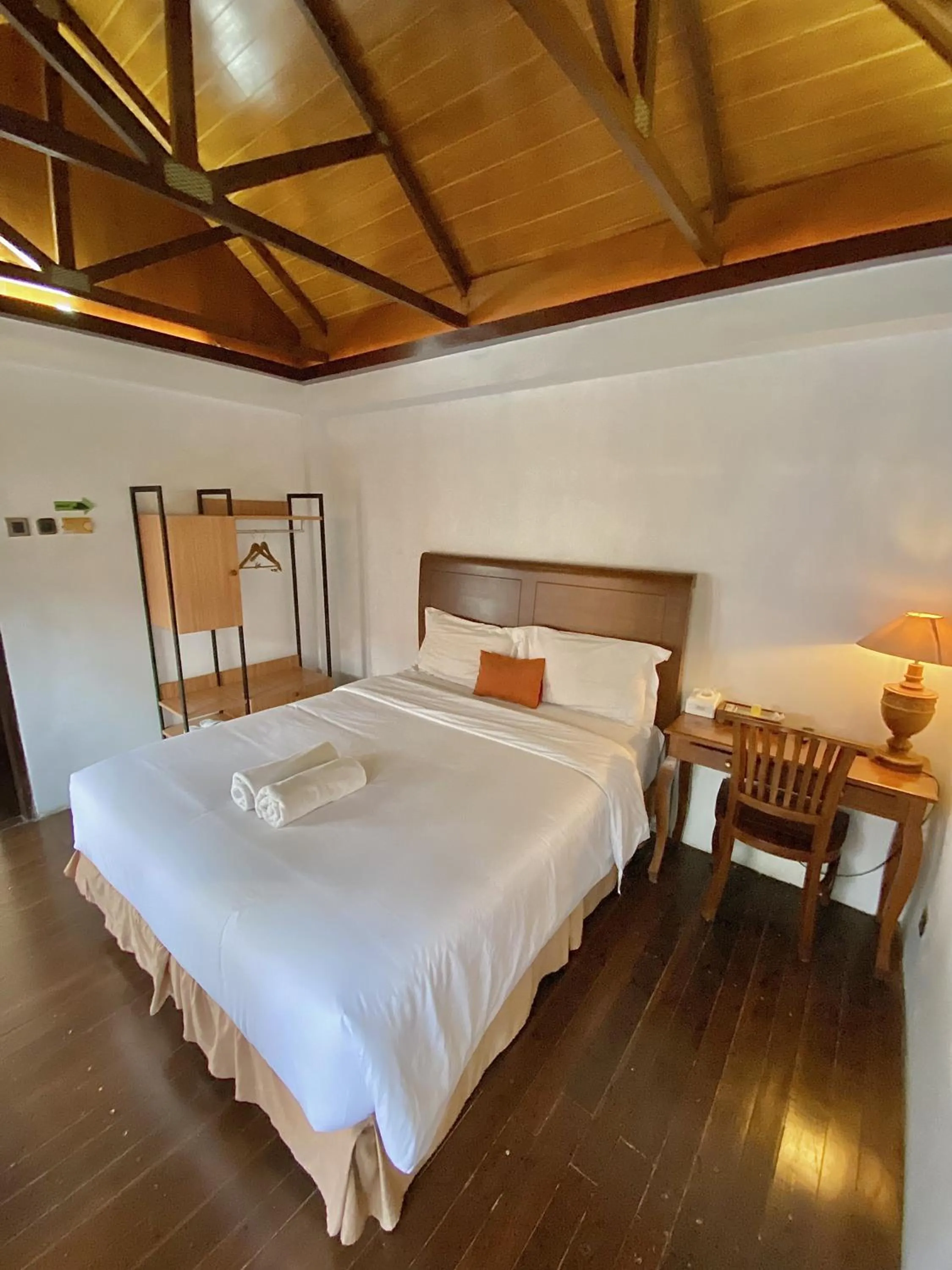 Bed in chrome hotel & resort solo