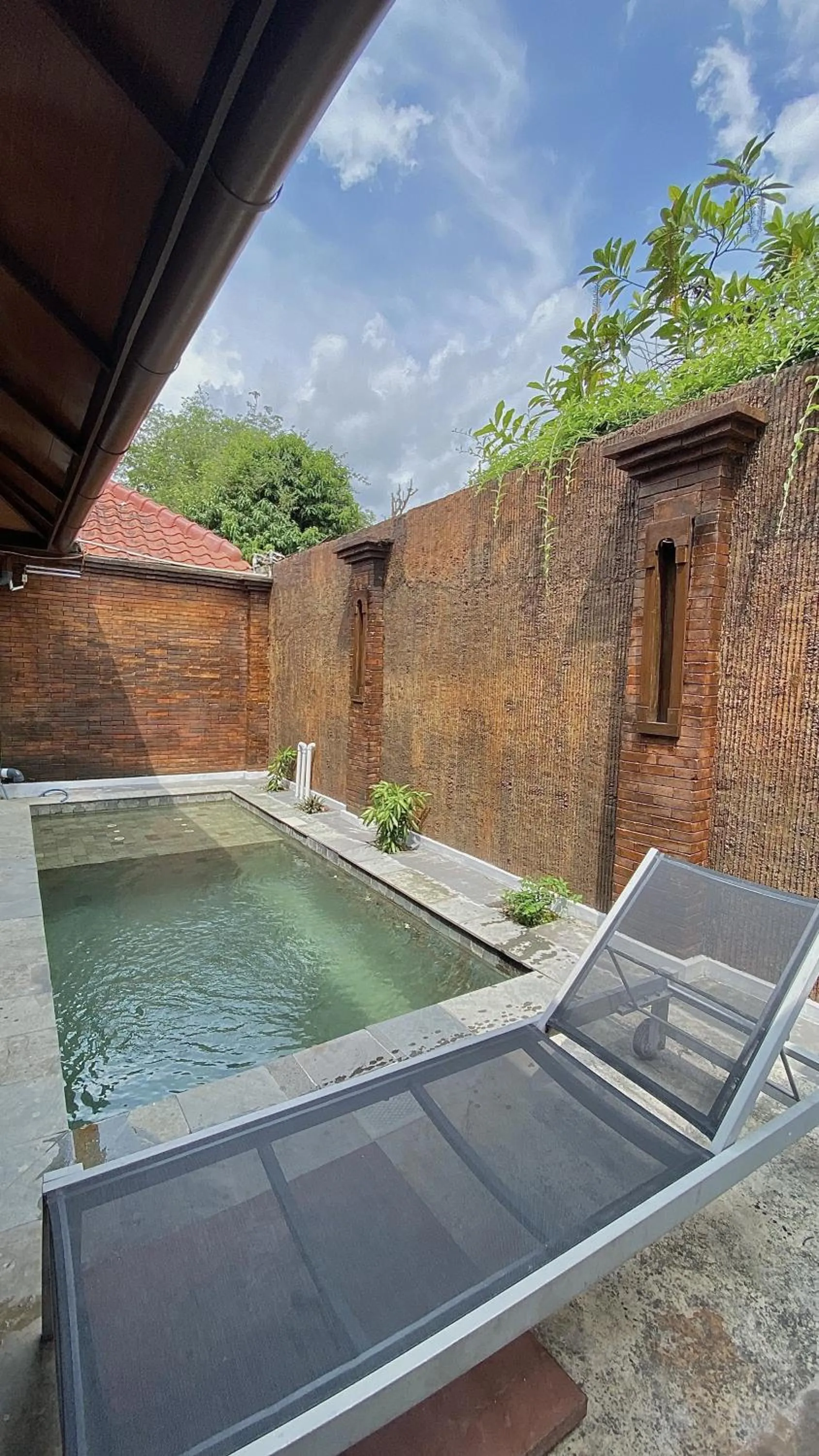 chrome hotel & resort solo