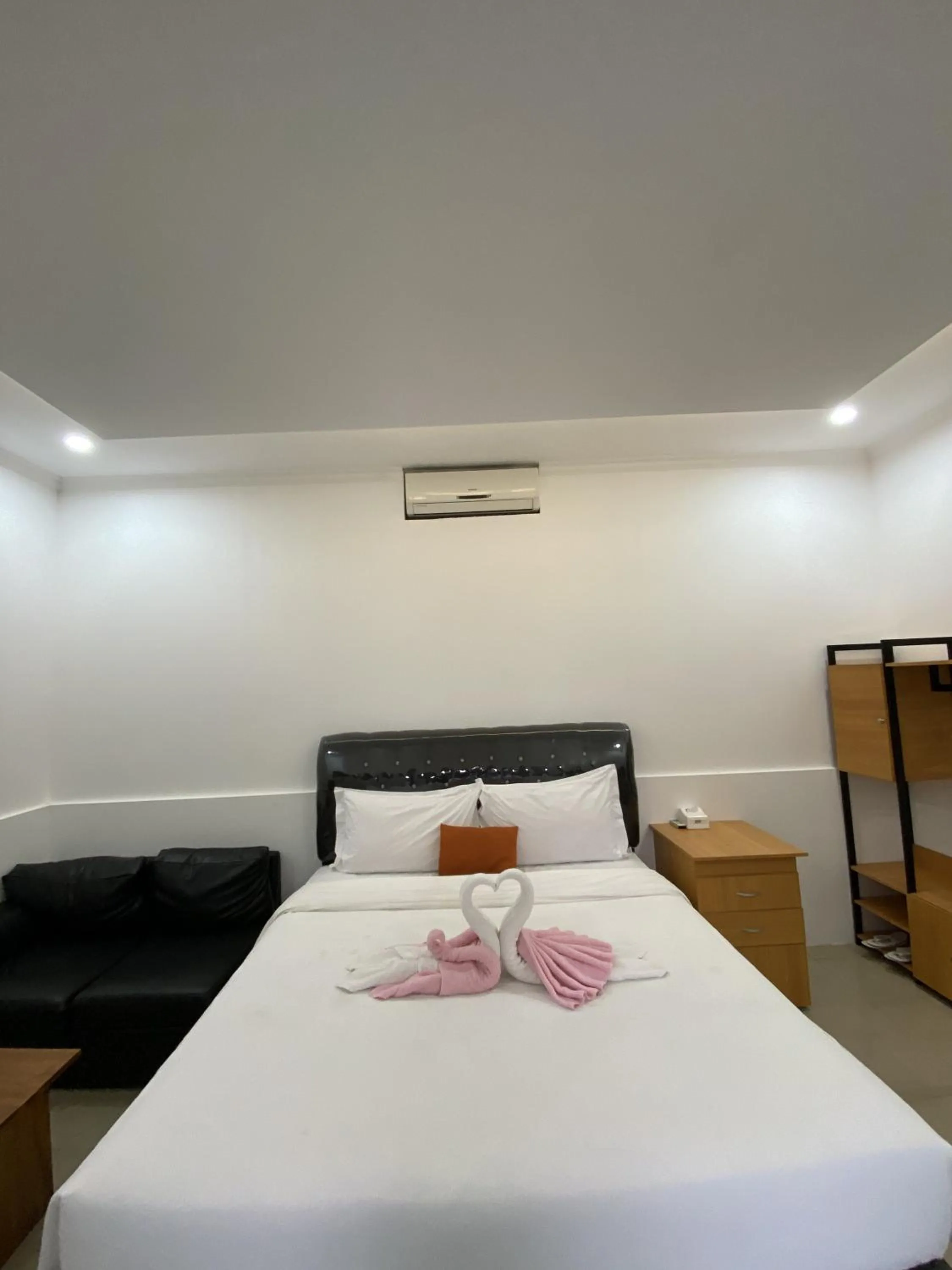 Bed in chrome hotel & resort solo