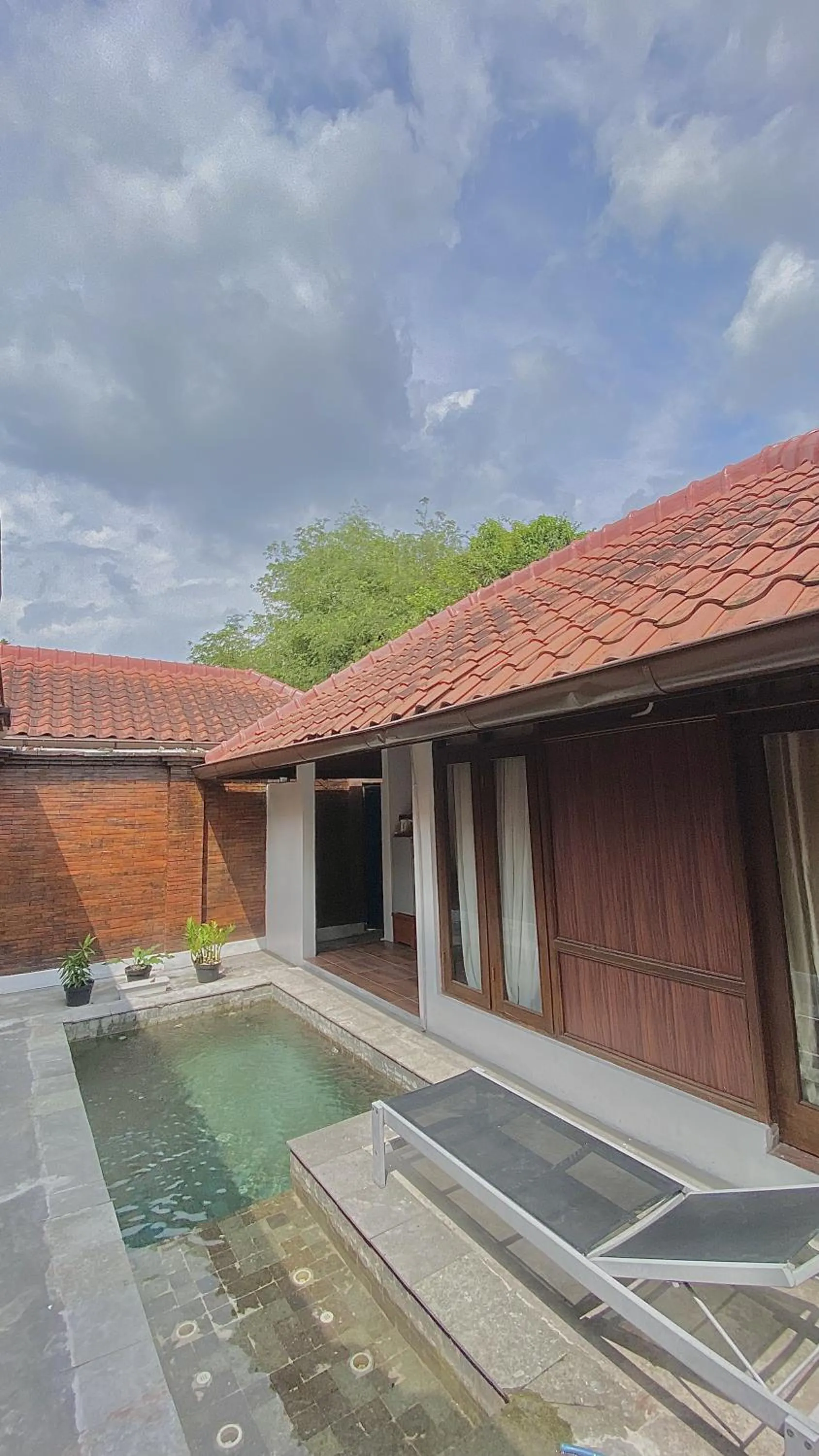 chrome hotel & resort solo