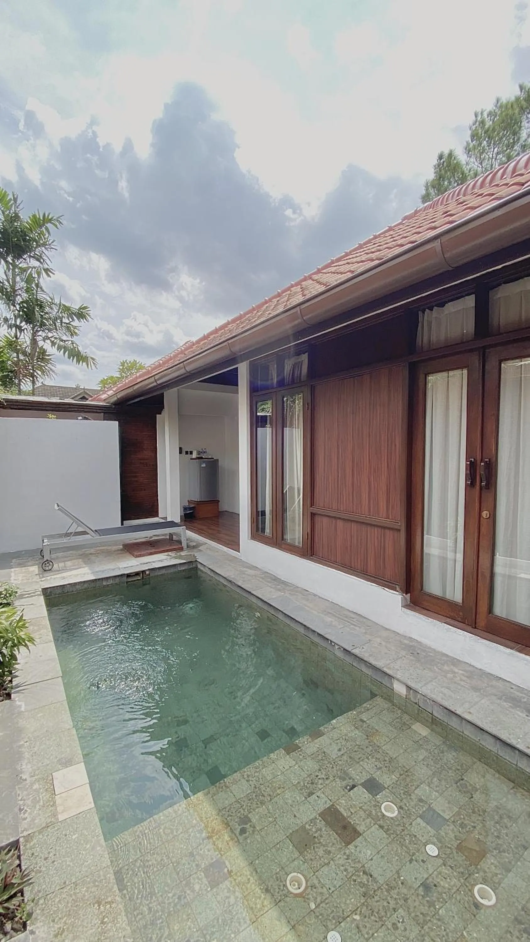 chrome hotel & resort solo