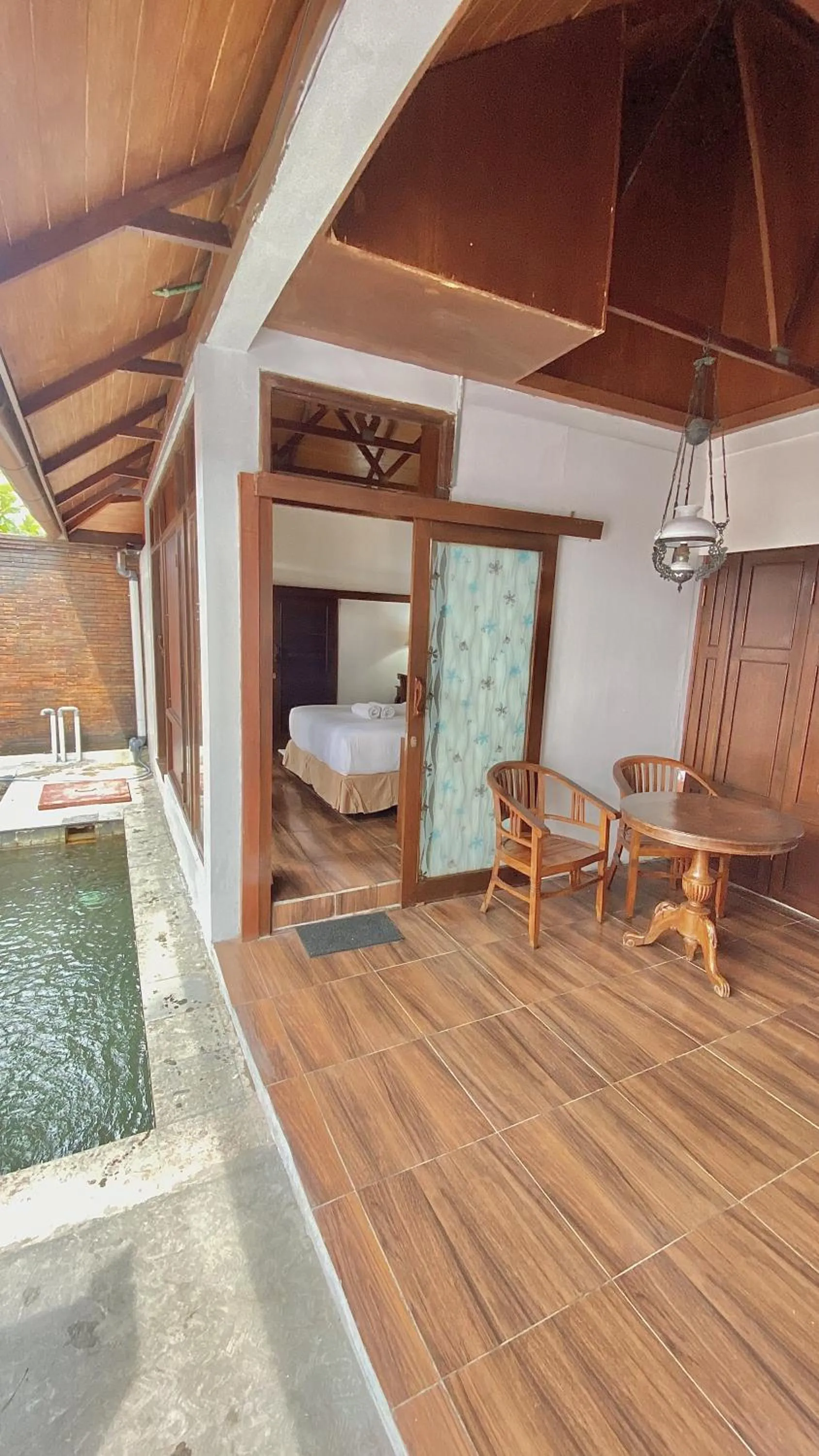 chrome hotel & resort solo