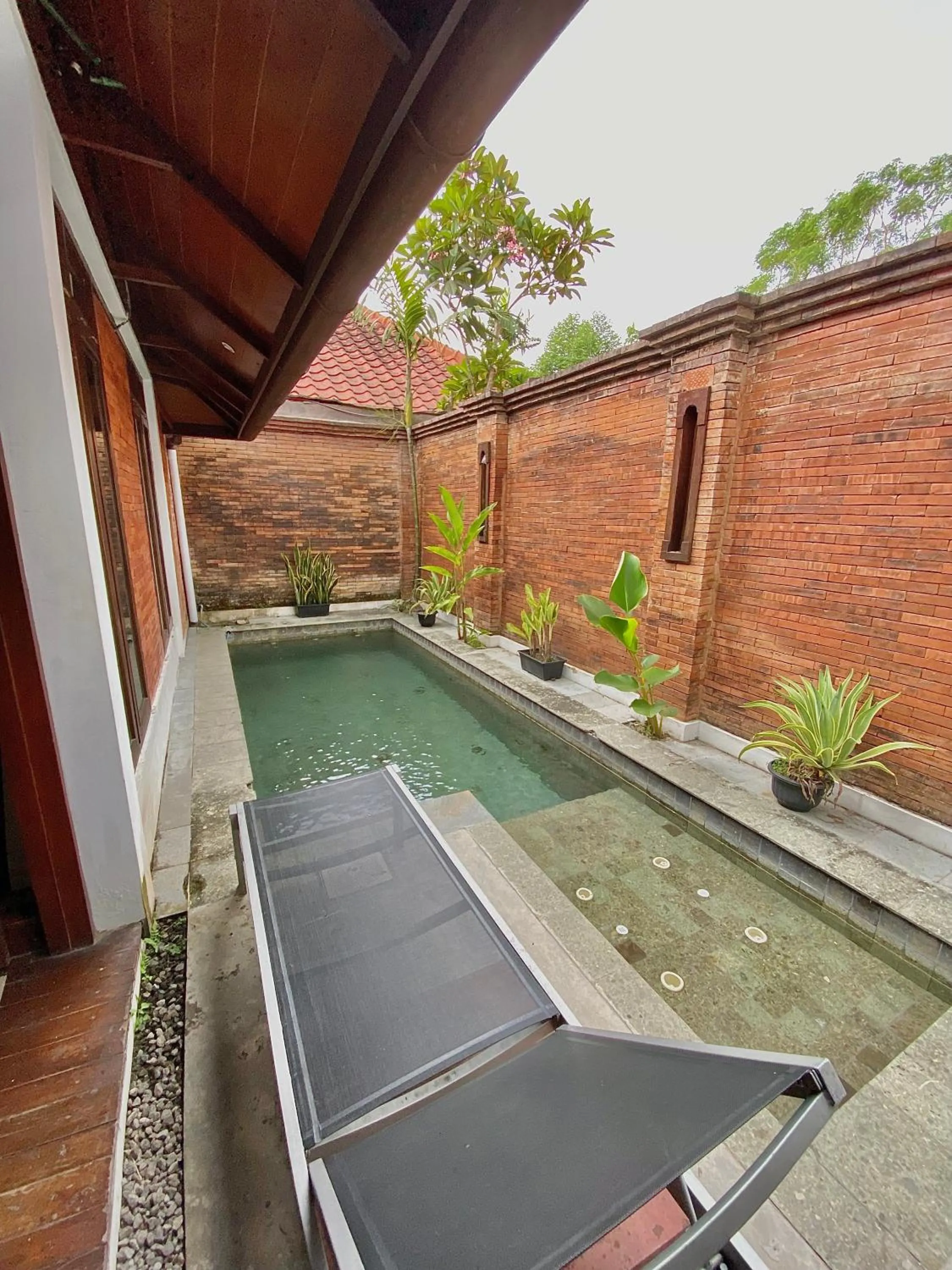 chrome hotel & resort solo