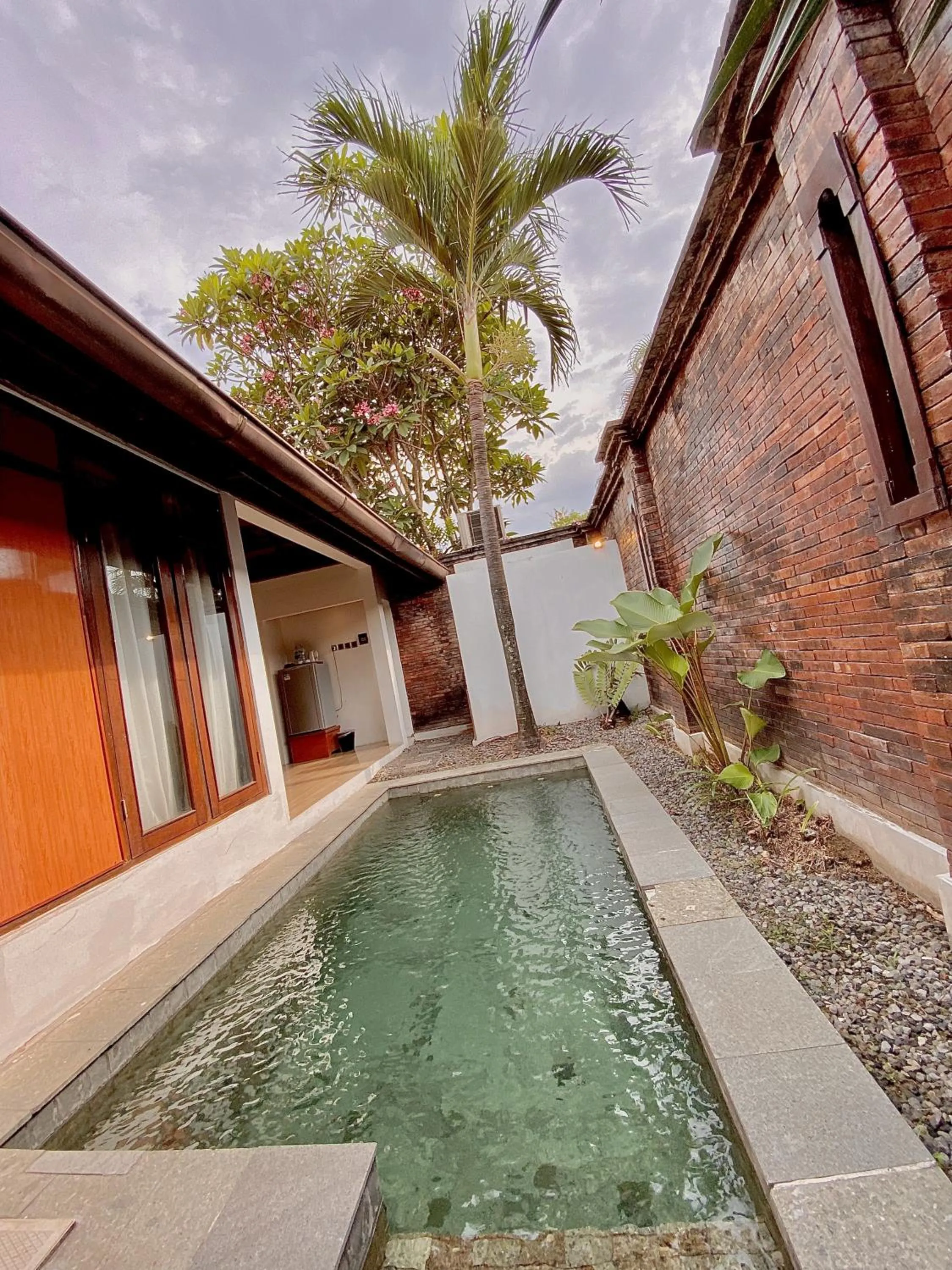 chrome hotel & resort solo