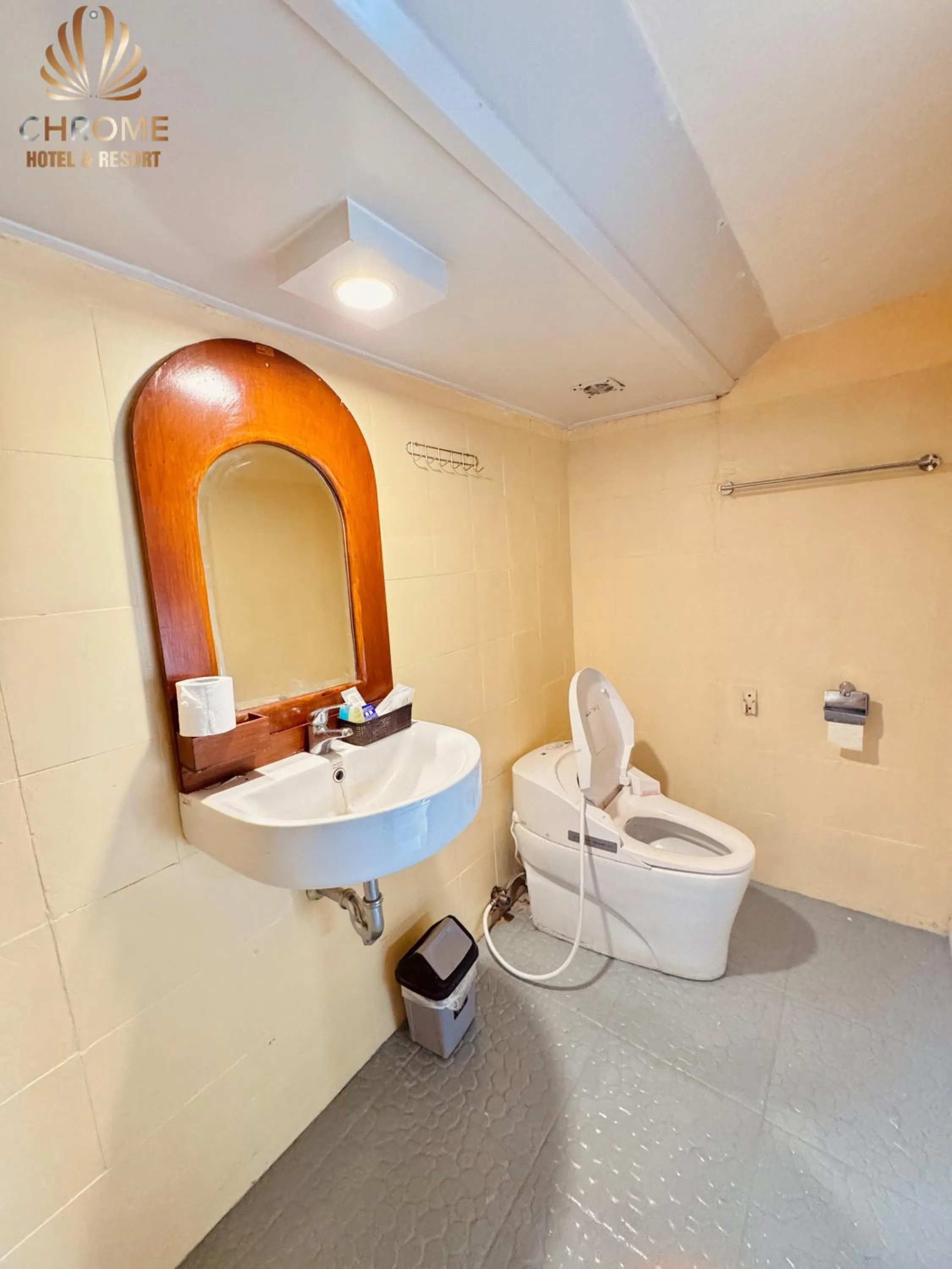 Bathroom in chrome hotel & resort solo