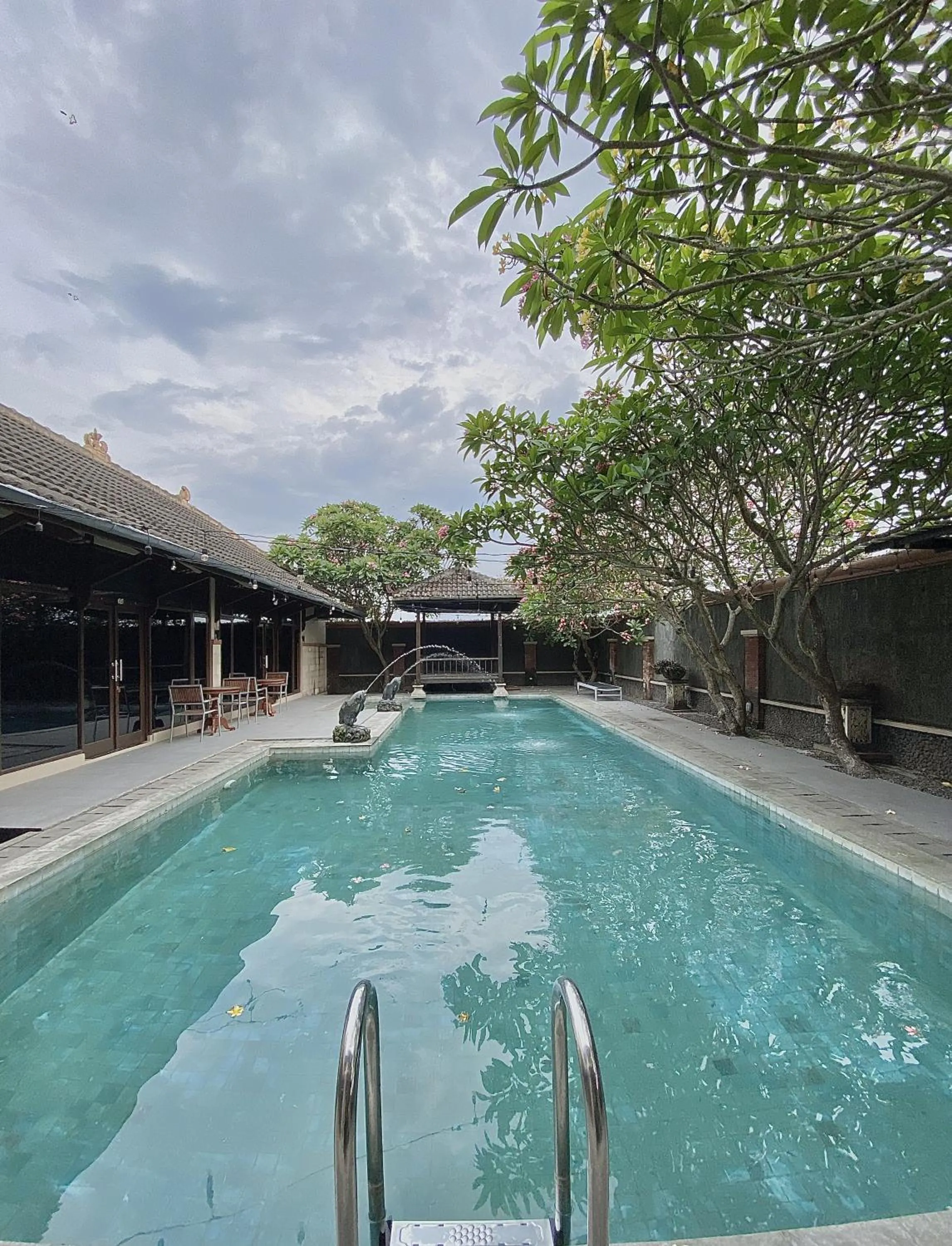 chrome hotel & resort solo