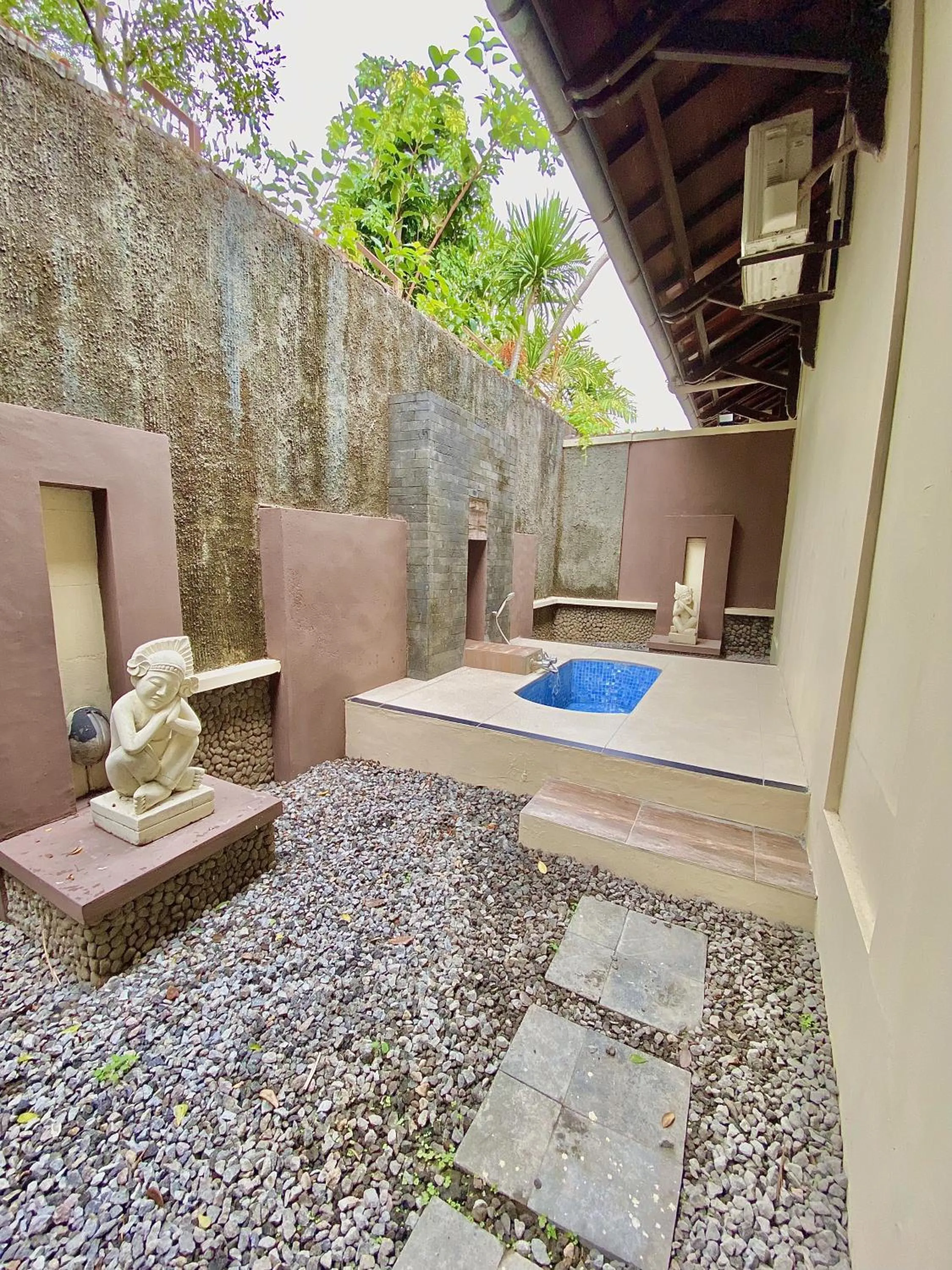 chrome hotel & resort solo