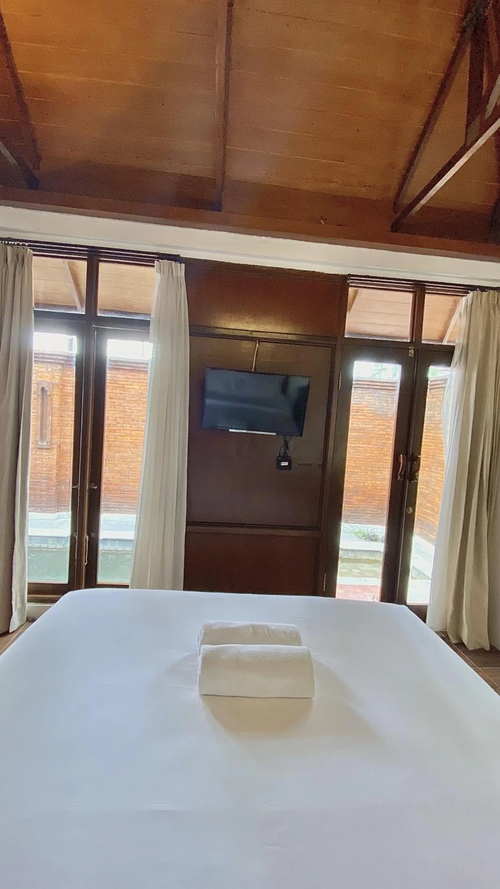 Bed in chrome hotel & resort solo