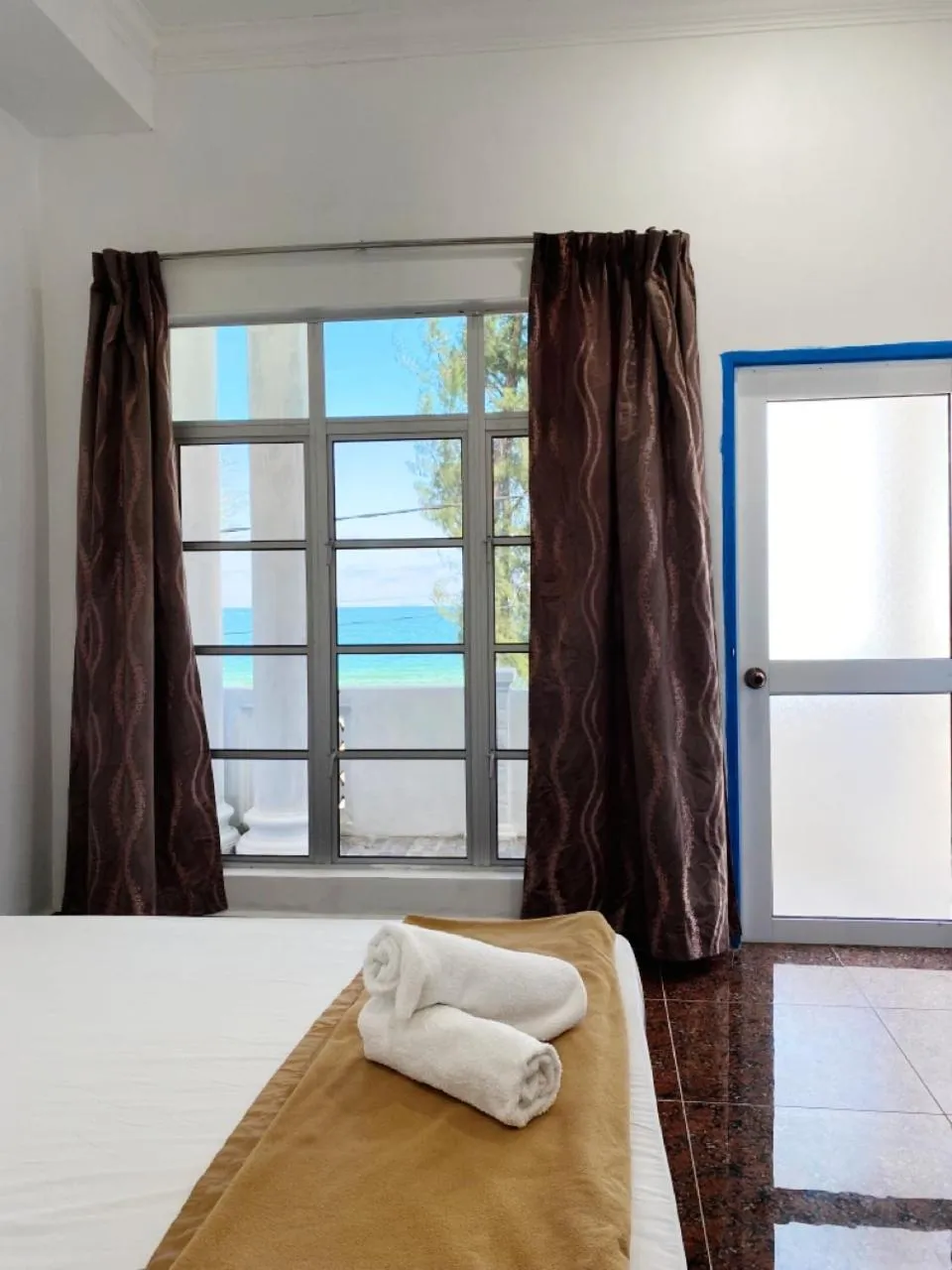 Bed in Raihan Beach Resort