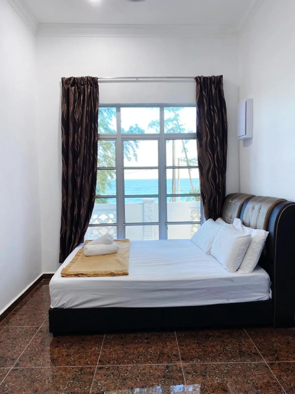 Bed in Raihan Beach Resort
