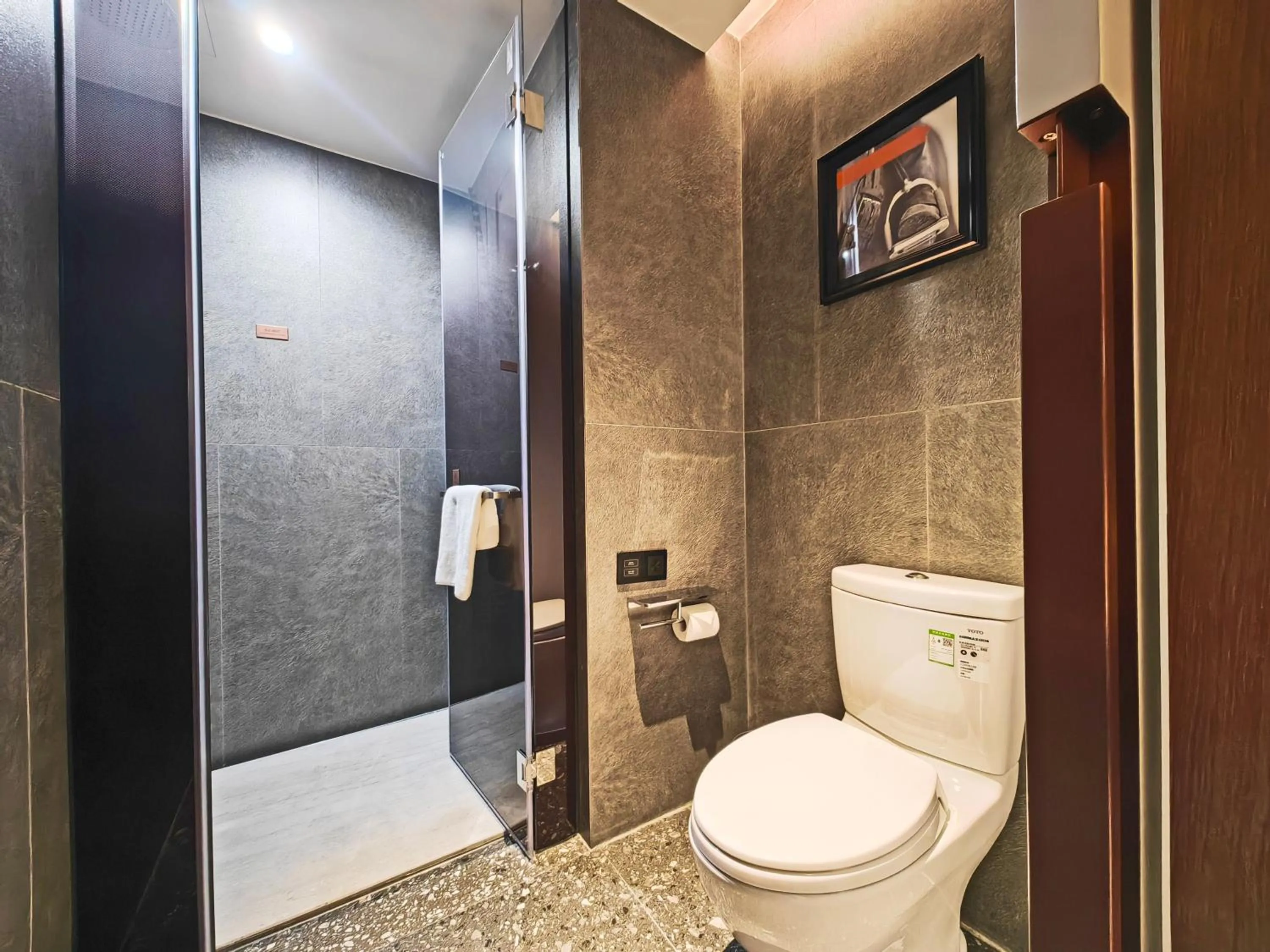 Toilet in Arthur Hotel Luogang Xiangang Metro Guangzhou-Free Breakfast and Free Afternoon Tea