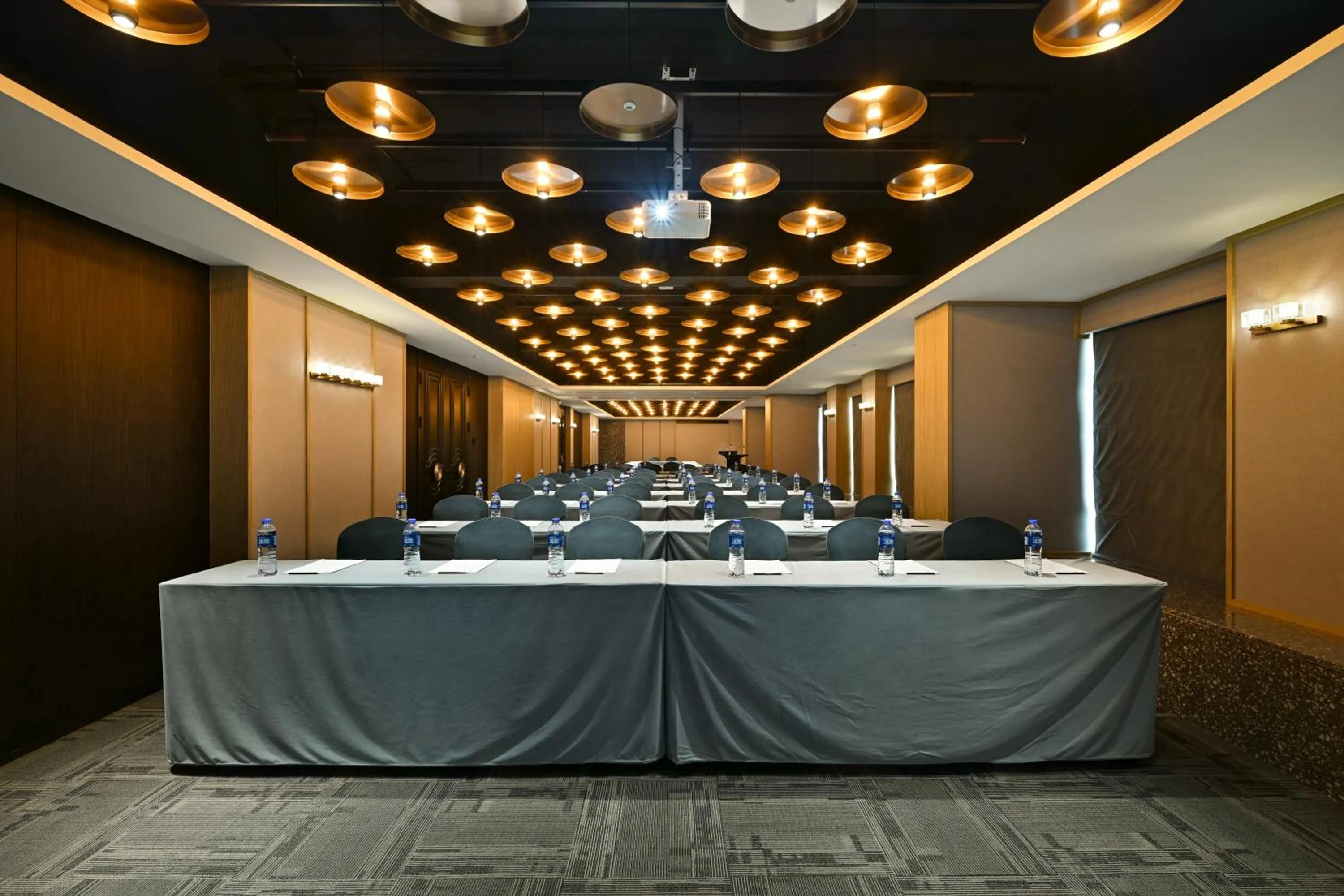 Meeting/conference room in Arthur Hotel Luogang Xiangang Metro Guangzhou-Free Breakfast and Free Afternoon Tea