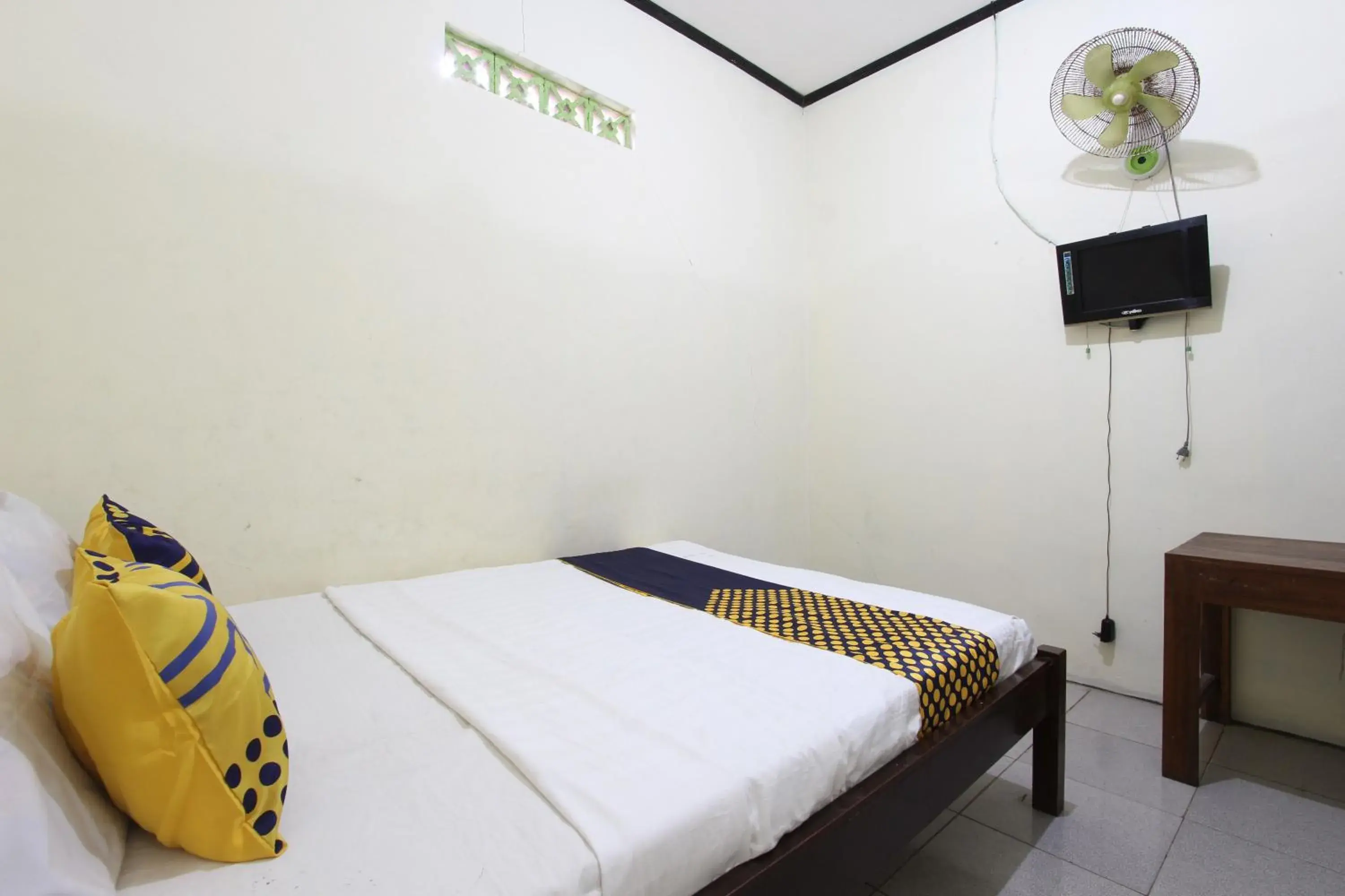 Double Room in Hotel O Penginapan Tanjung Alang Syariah Double Room in Hotel O Penginapan Tanjung Alang Syariah