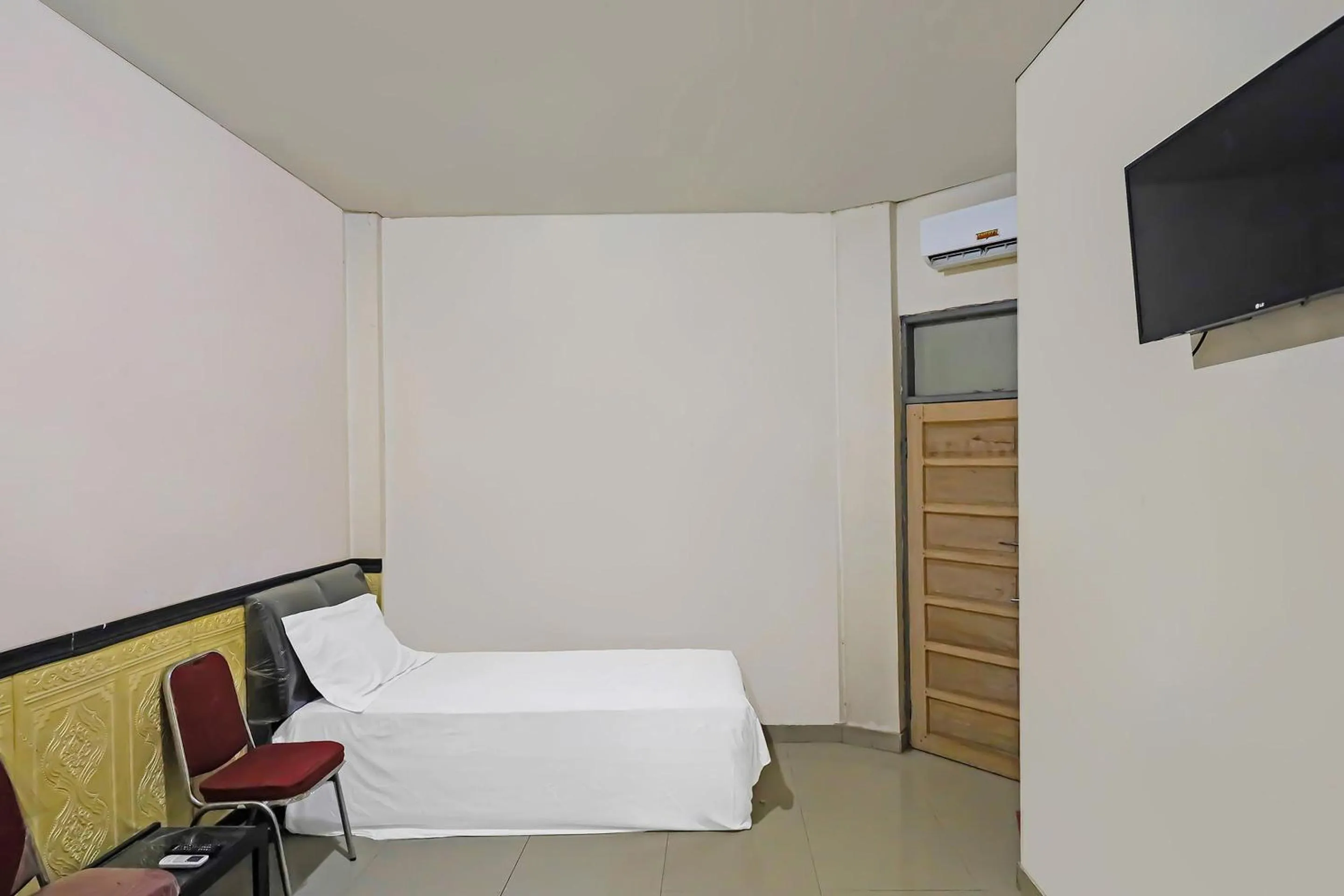 Bedroom, Bed in Hotel O Penginapan Metro Parepare