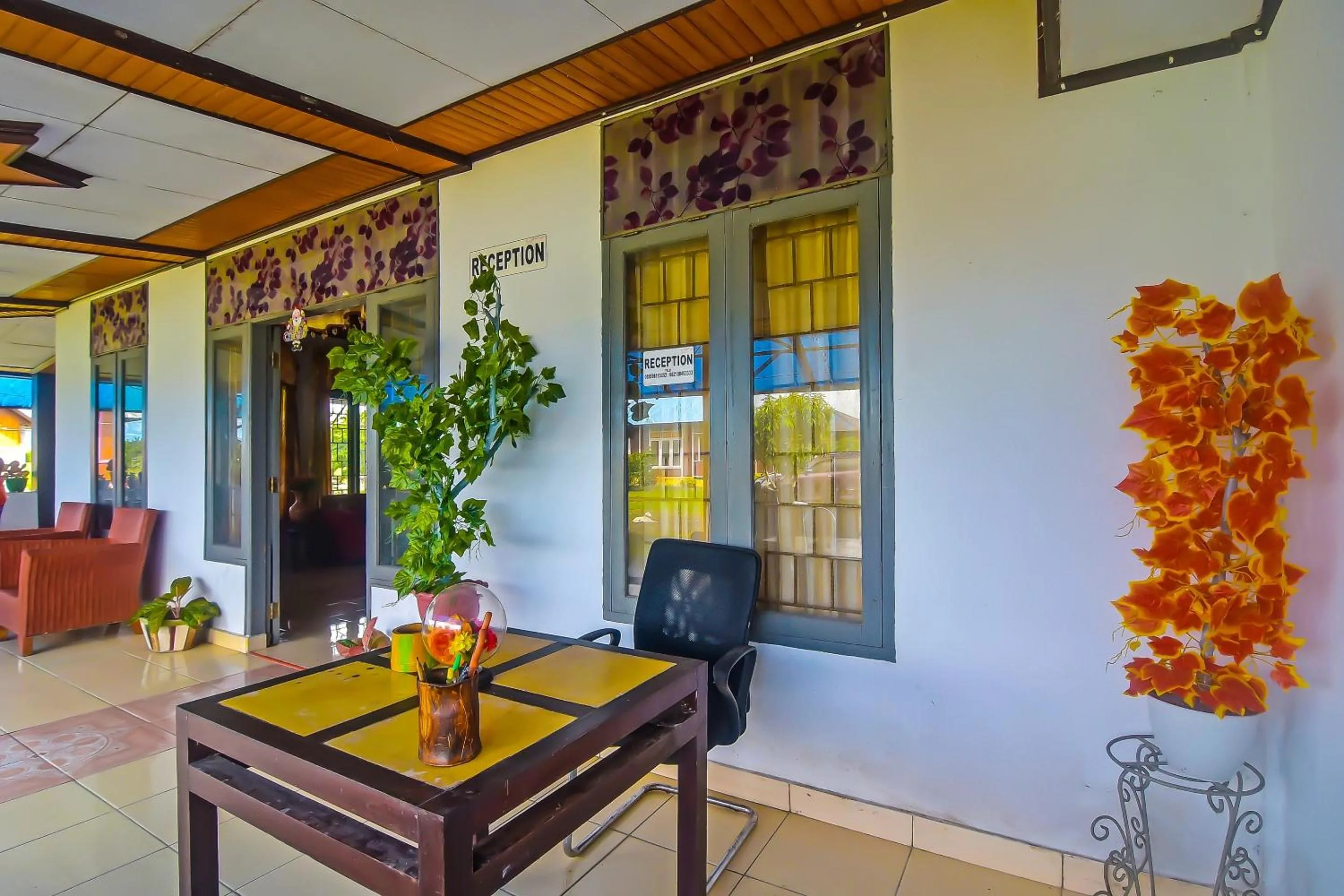 Lobby or reception in Hotel O Filadelfia Resto & Penginapan Near Benteng Moraya