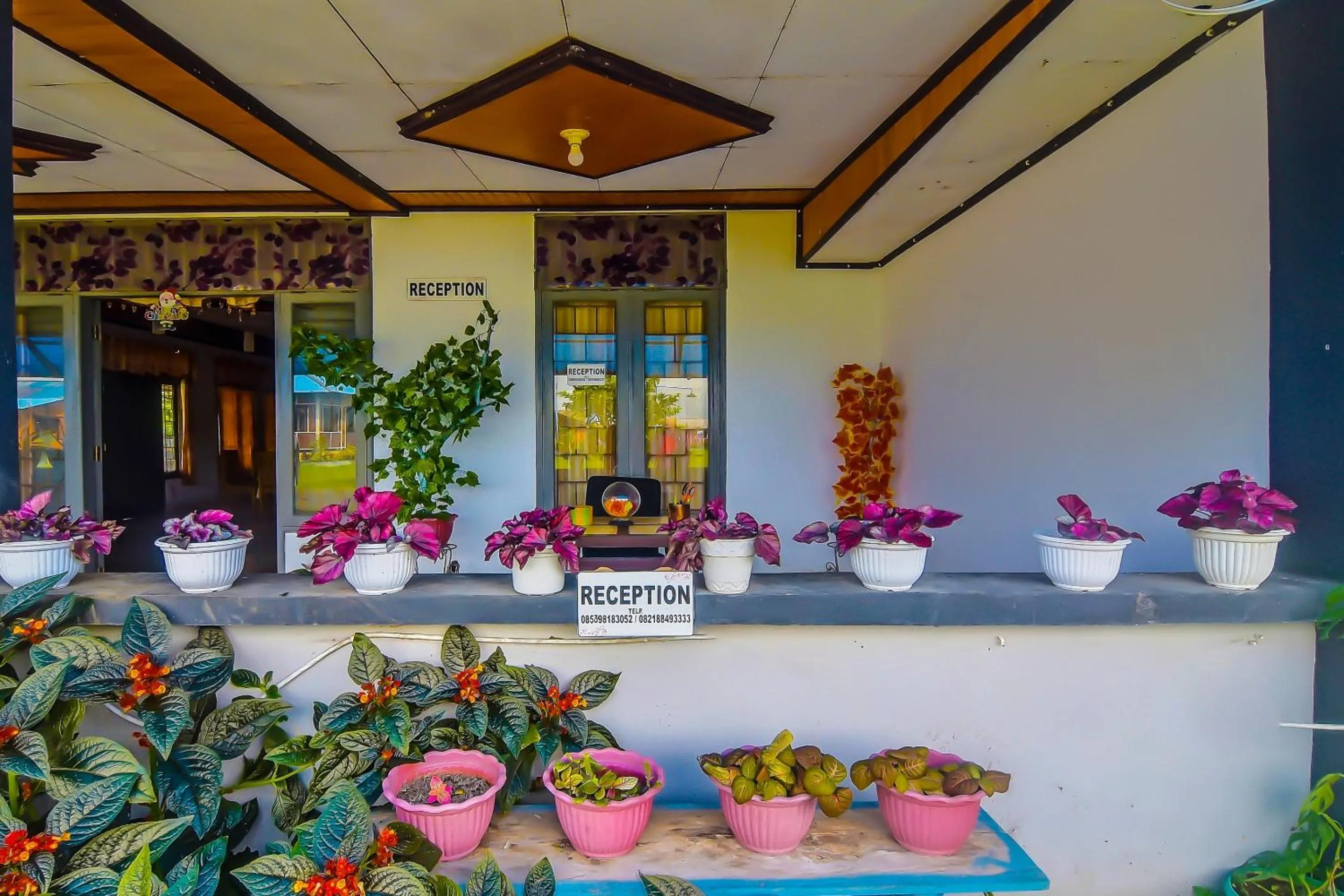 Lobby or reception in Hotel O Filadelfia Resto & Penginapan Near Benteng Moraya