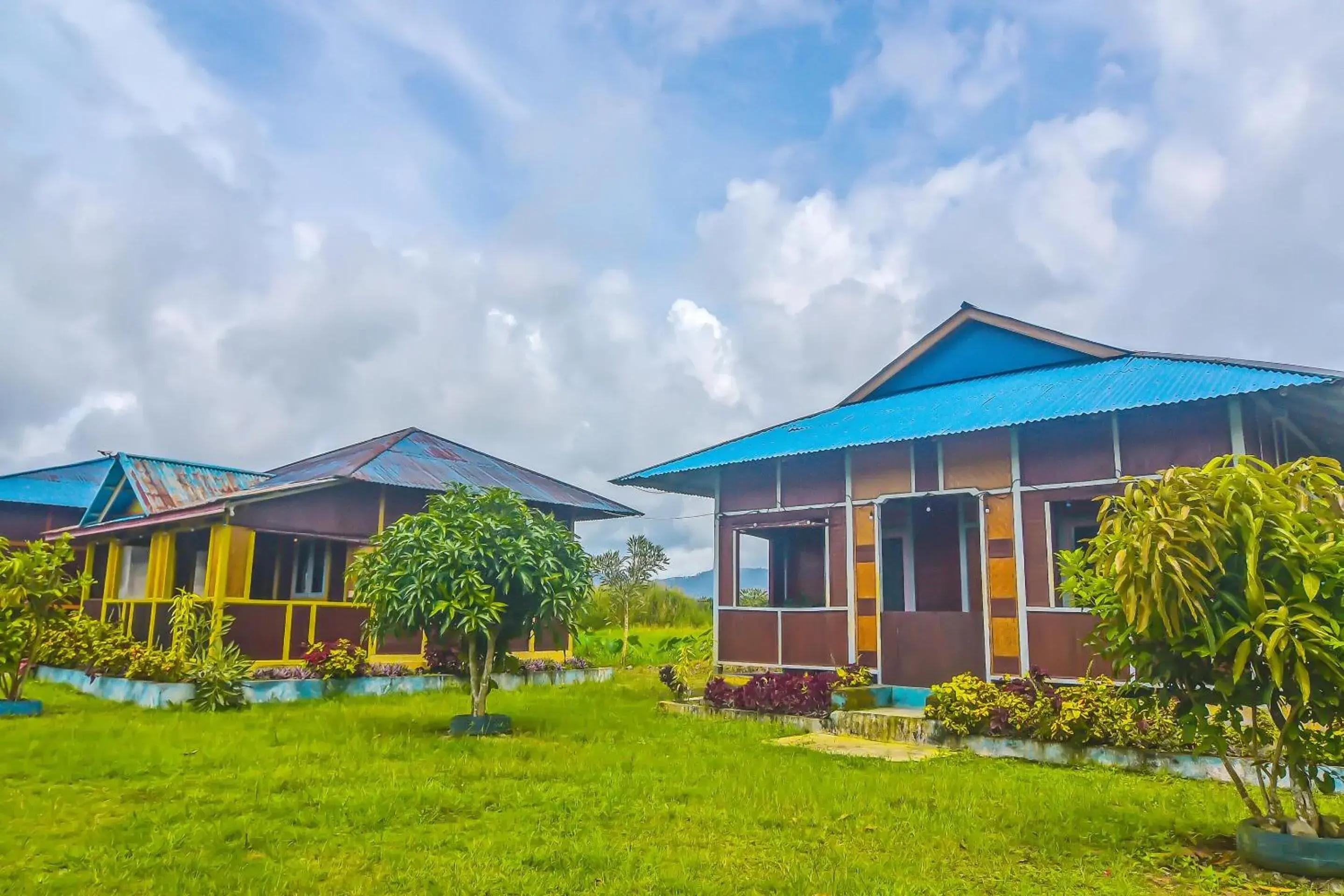 Facade/entrance in Hotel O Filadelfia Resto & Penginapan Near Benteng Moraya Facade/entrance in Hotel O Filadelfia Resto & Penginapan Near Benteng Moraya