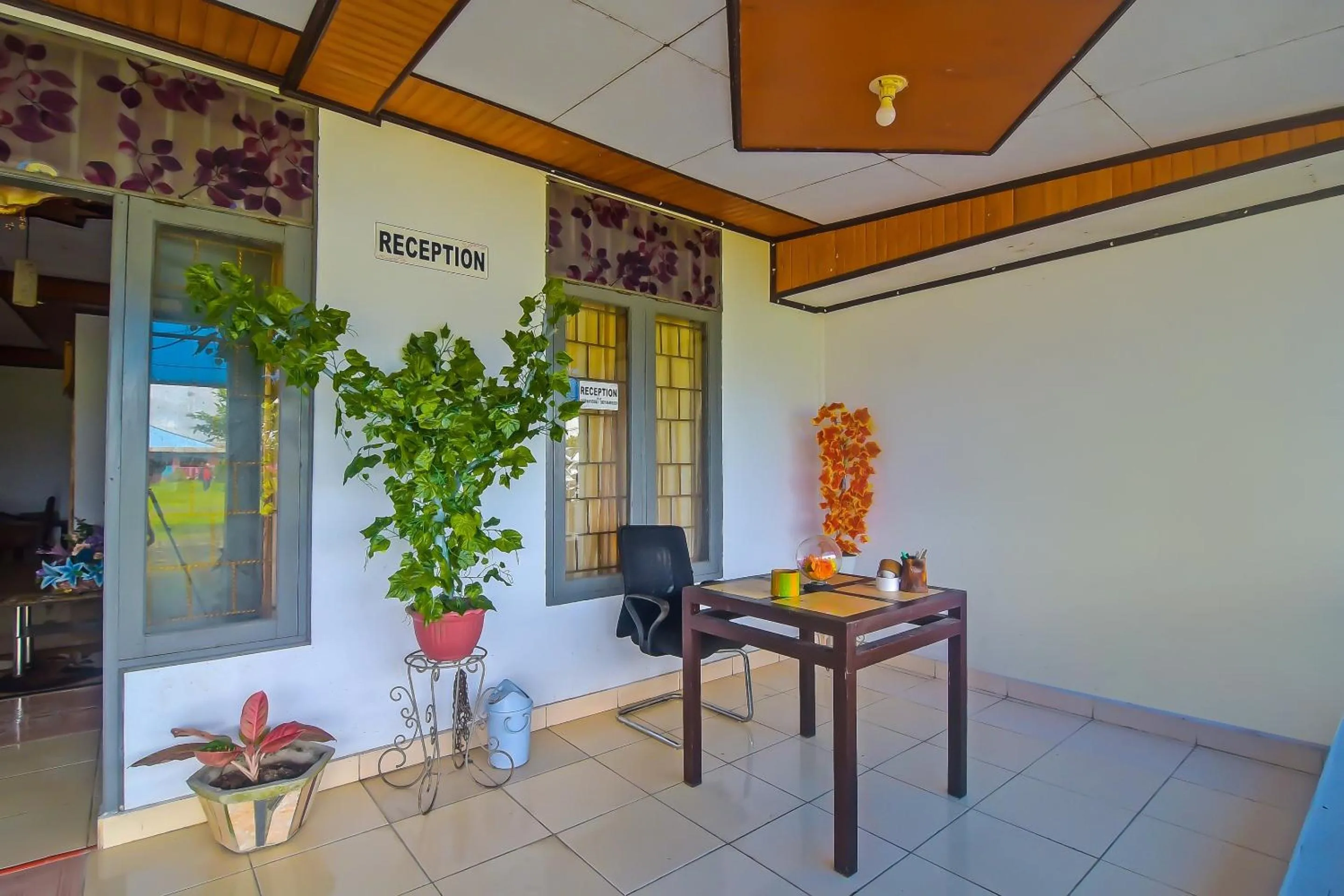 Lobby or reception in Hotel O Filadelfia Resto & Penginapan Near Benteng Moraya