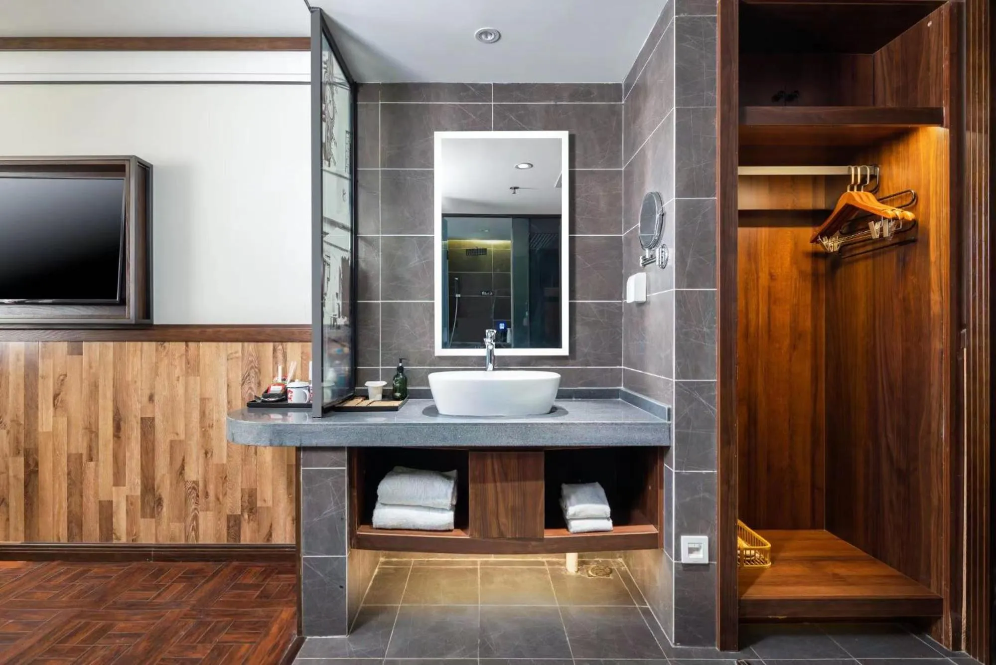 Shower in Nost algia Hotel Near University of Technology -Shanxi museum 时光漫步酒店 山西博物院太原理工大学店 Free fresh ground coffee,Free laundry service