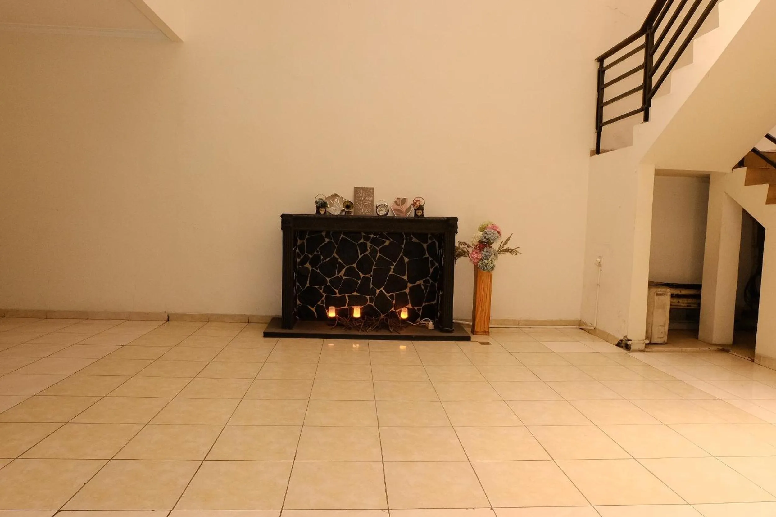 flat iron in The Kirana Purnama Semarang