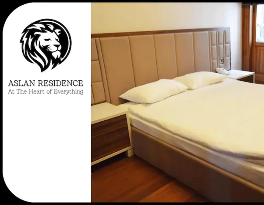 Text overlay, Bed in Aslan Residence