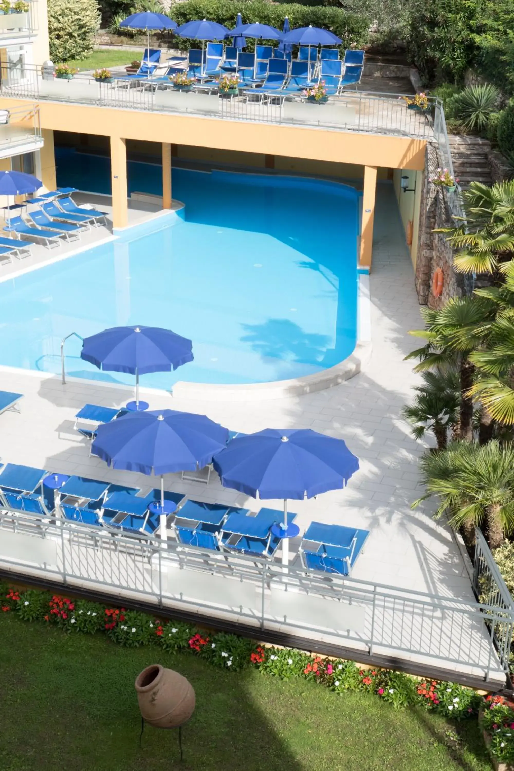 Solarium, Pool View in Hotel Drago