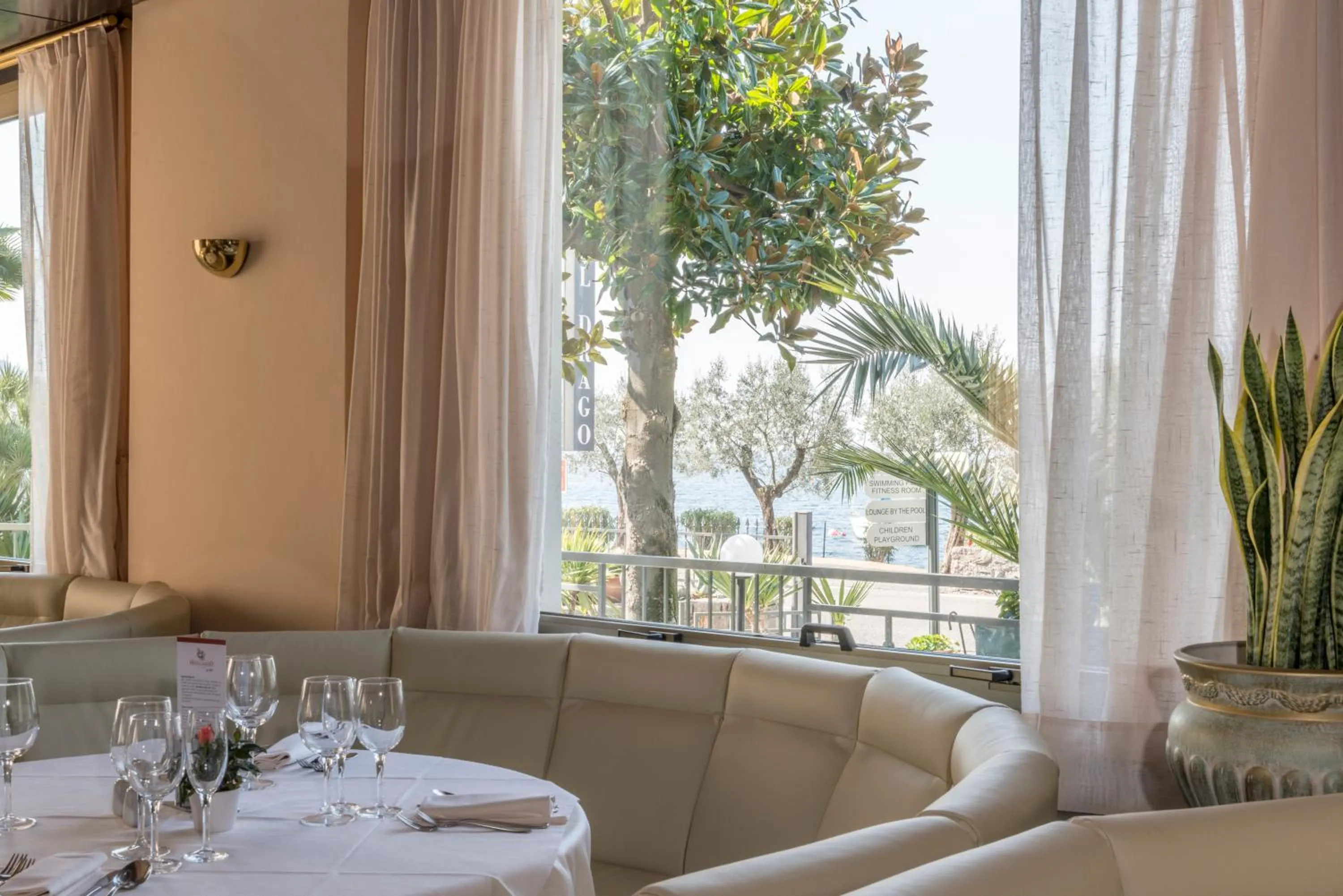 Restaurant/places to eat in Hotel Drago - Garda Lake Collection