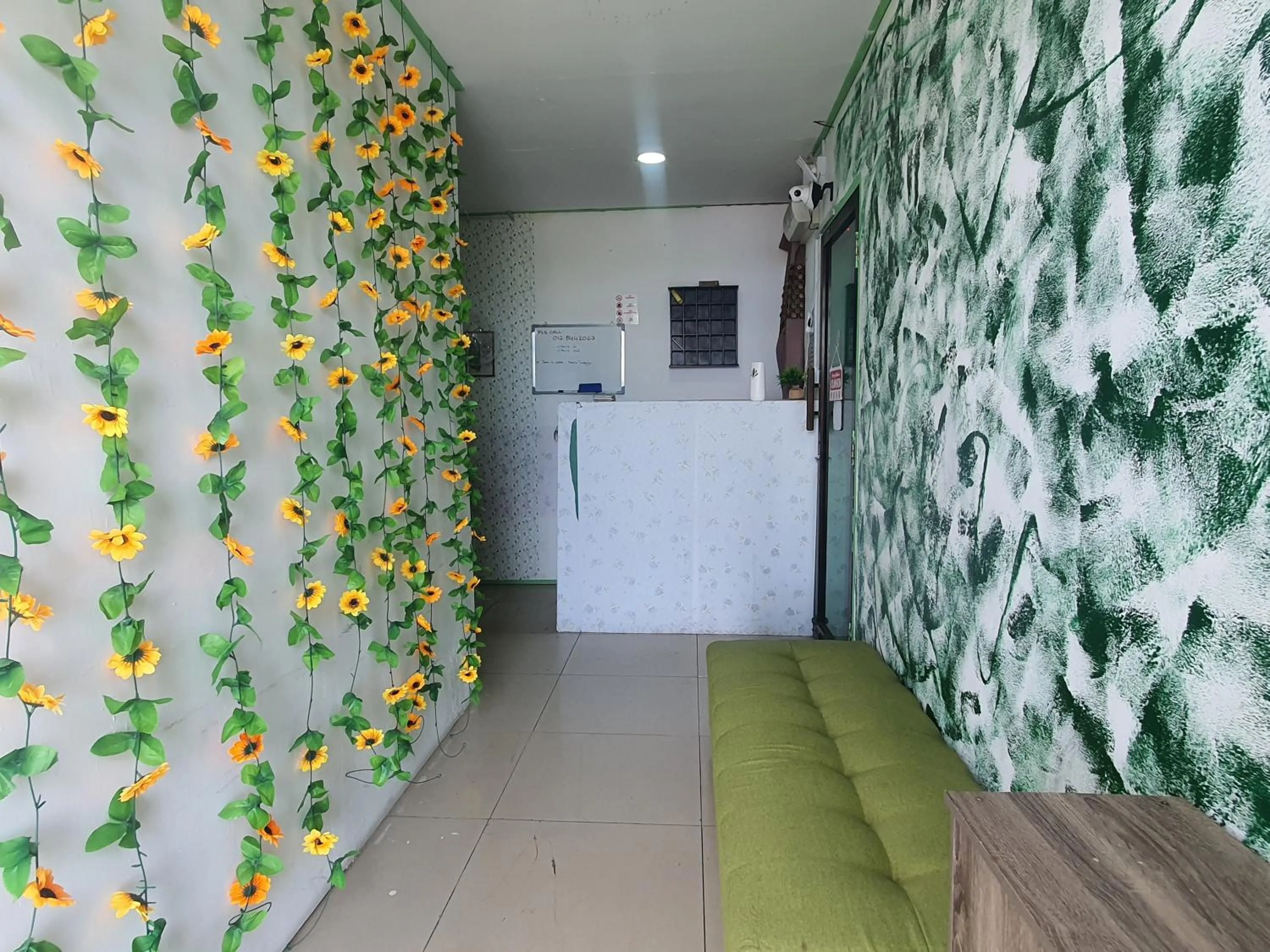 Lobby or reception in Hotel O Green Leaf Guest Lodge Kk