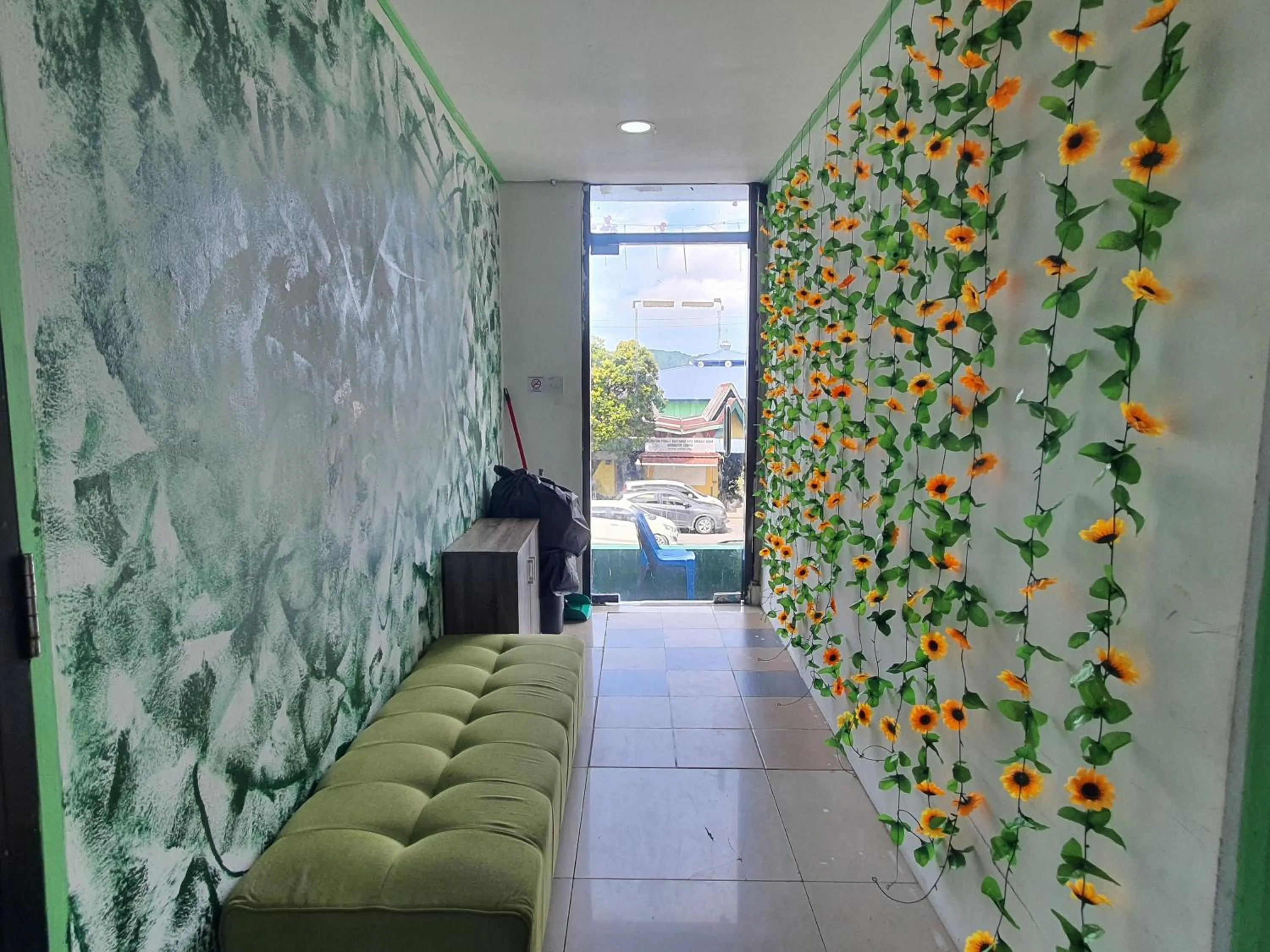 Lobby or reception in Hotel O Green Leaf Guest Lodge Kk