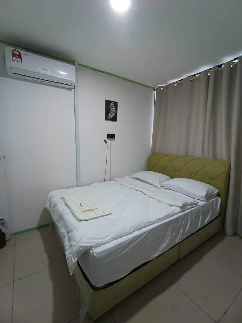 Bedroom, Bed in Hotel O Green Leaf Guest Lodge Kk