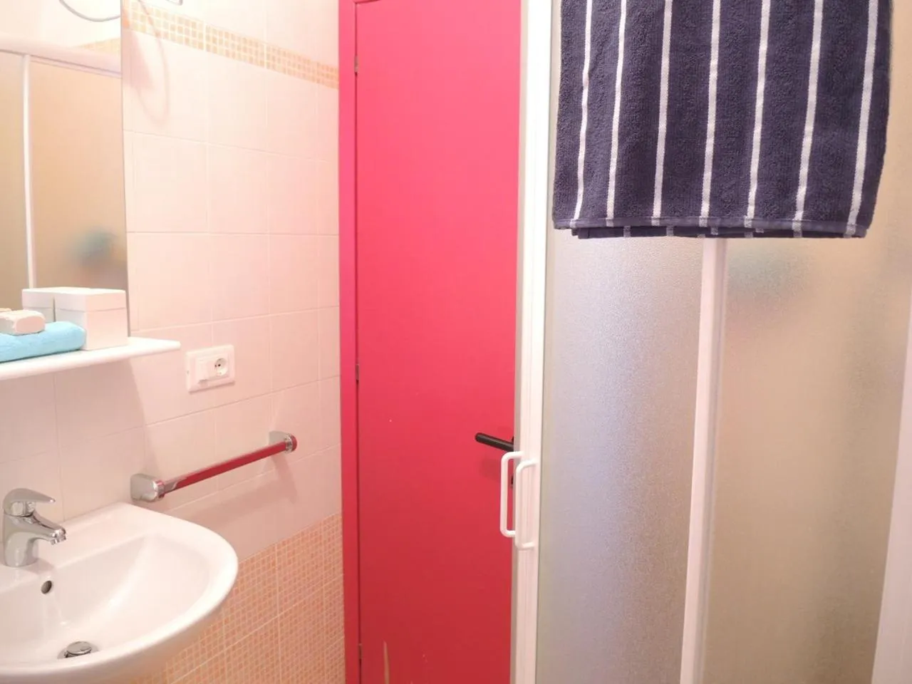 Toilet in Renewed two-roomed flat with swimming pool