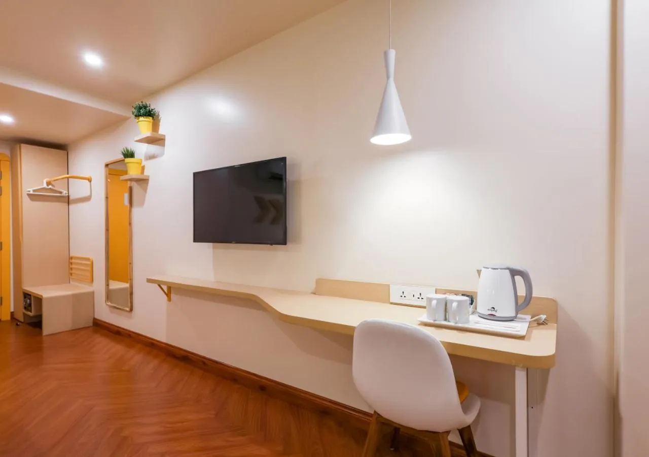 Bedroom in Bloom Hotel - Golf Course Road, Sector 43