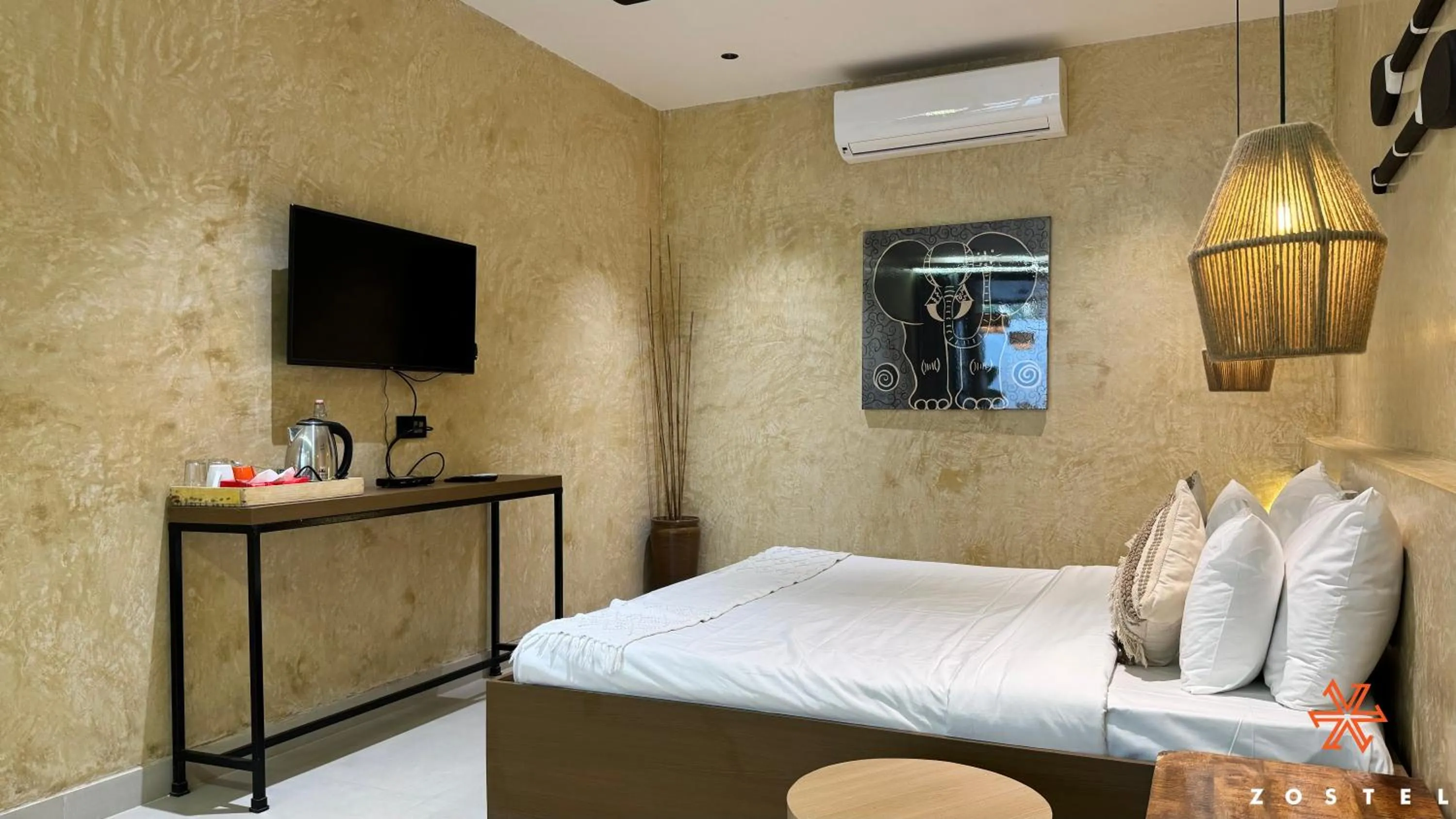 TV and multimedia, Bed in Zostel Goa, Morjim