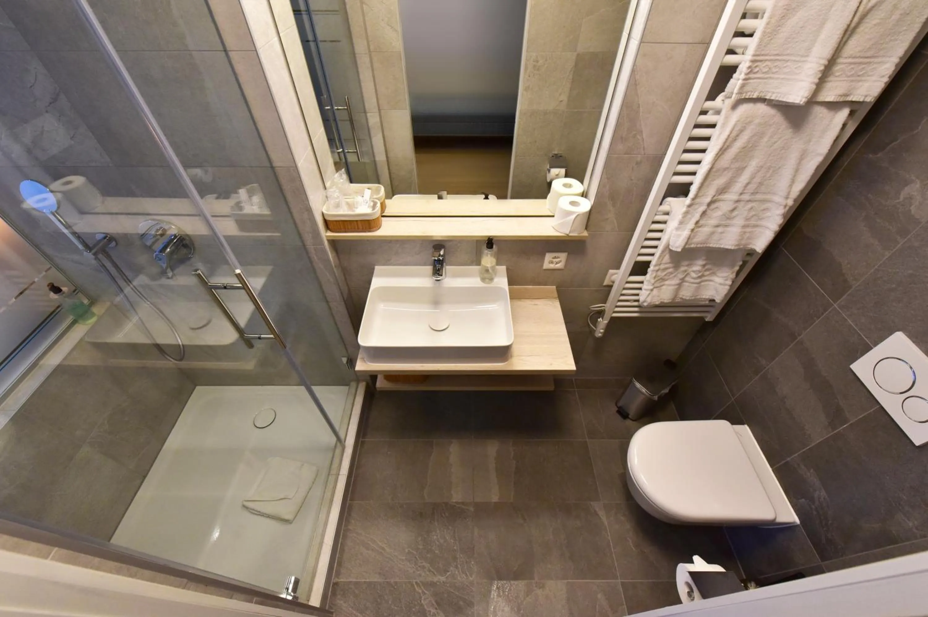 Bathroom in Hôtel Rousseau Plus