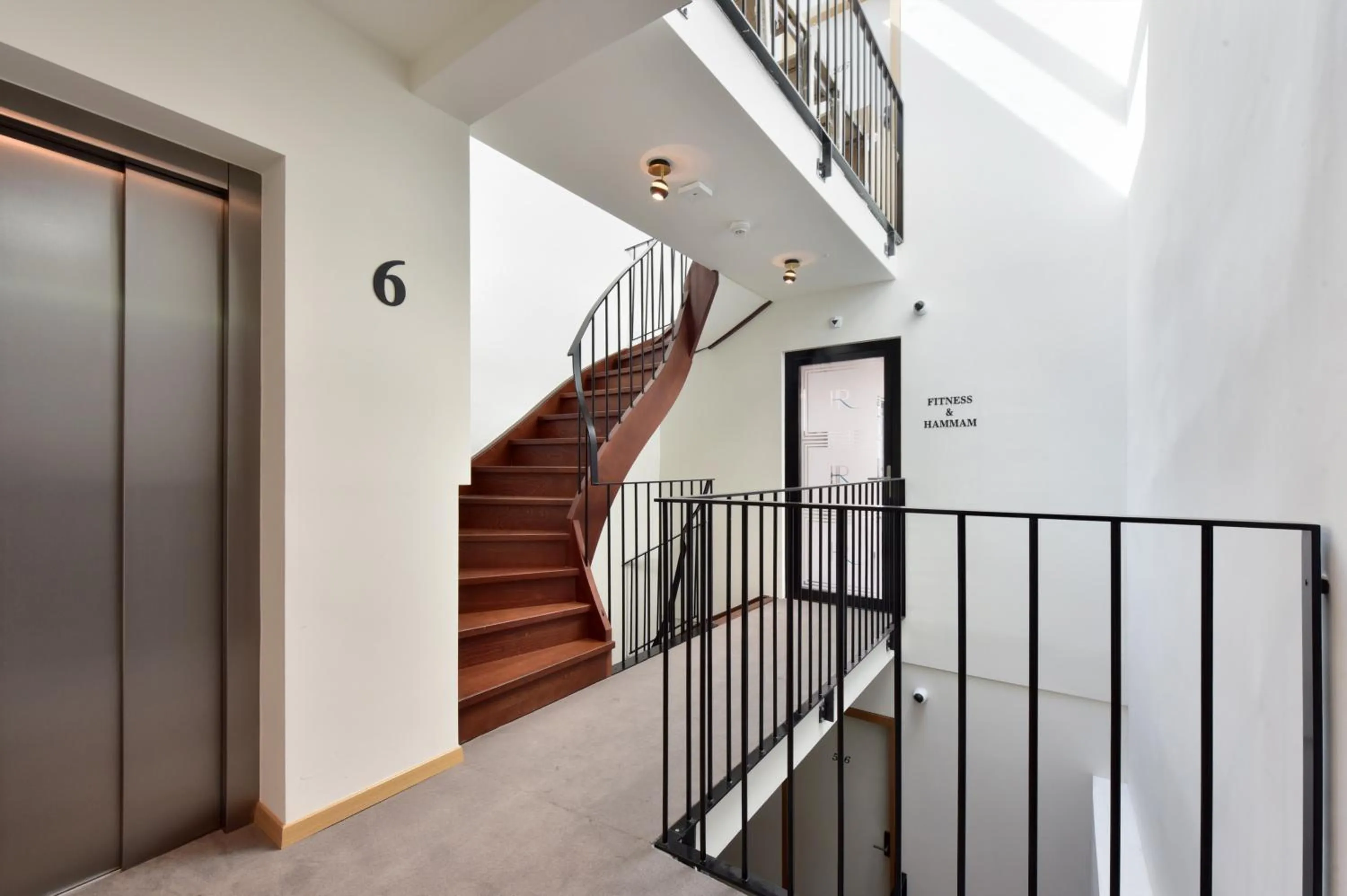 Property building in Hôtel Rousseau Plus