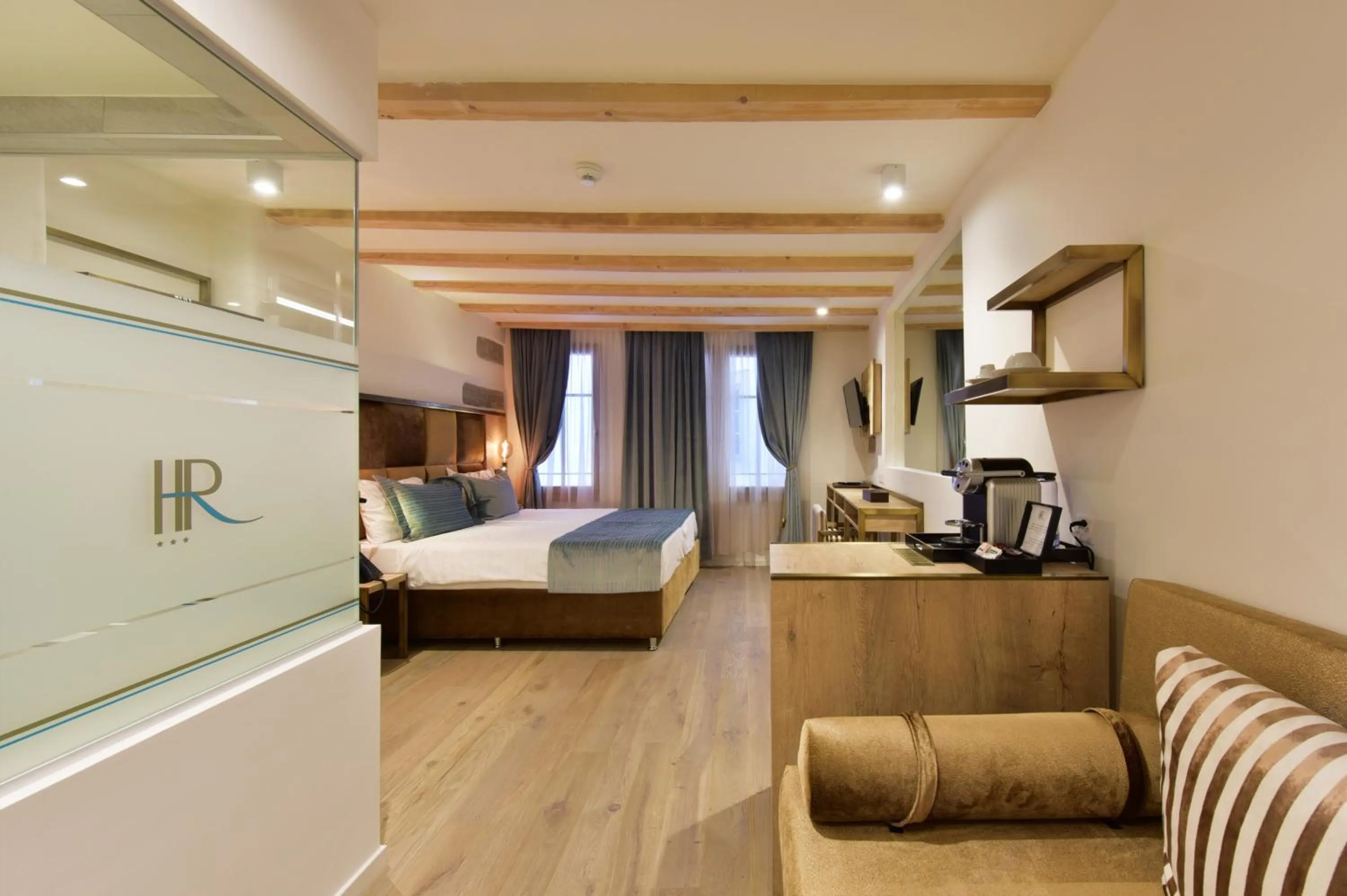 Bed in Hôtel Rousseau Plus