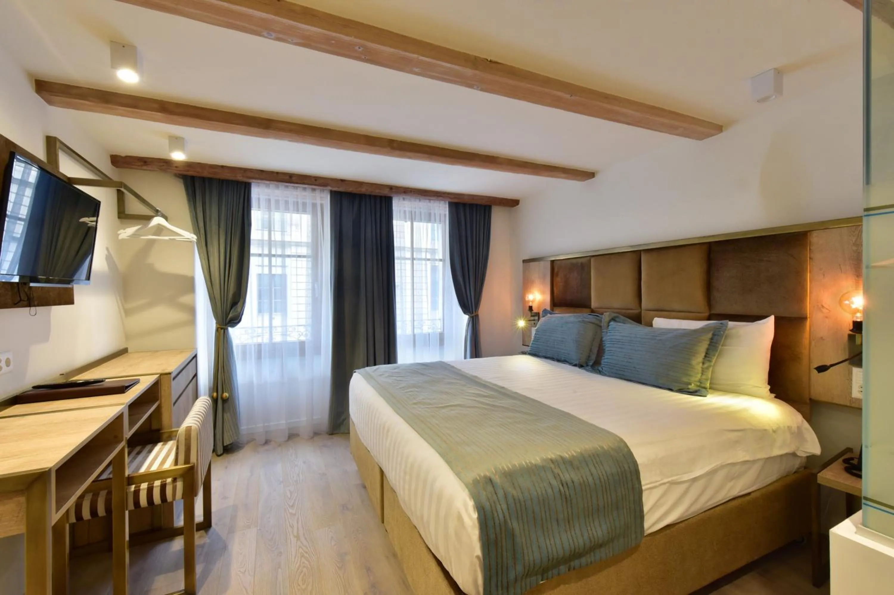 Bed in Hôtel Rousseau Plus