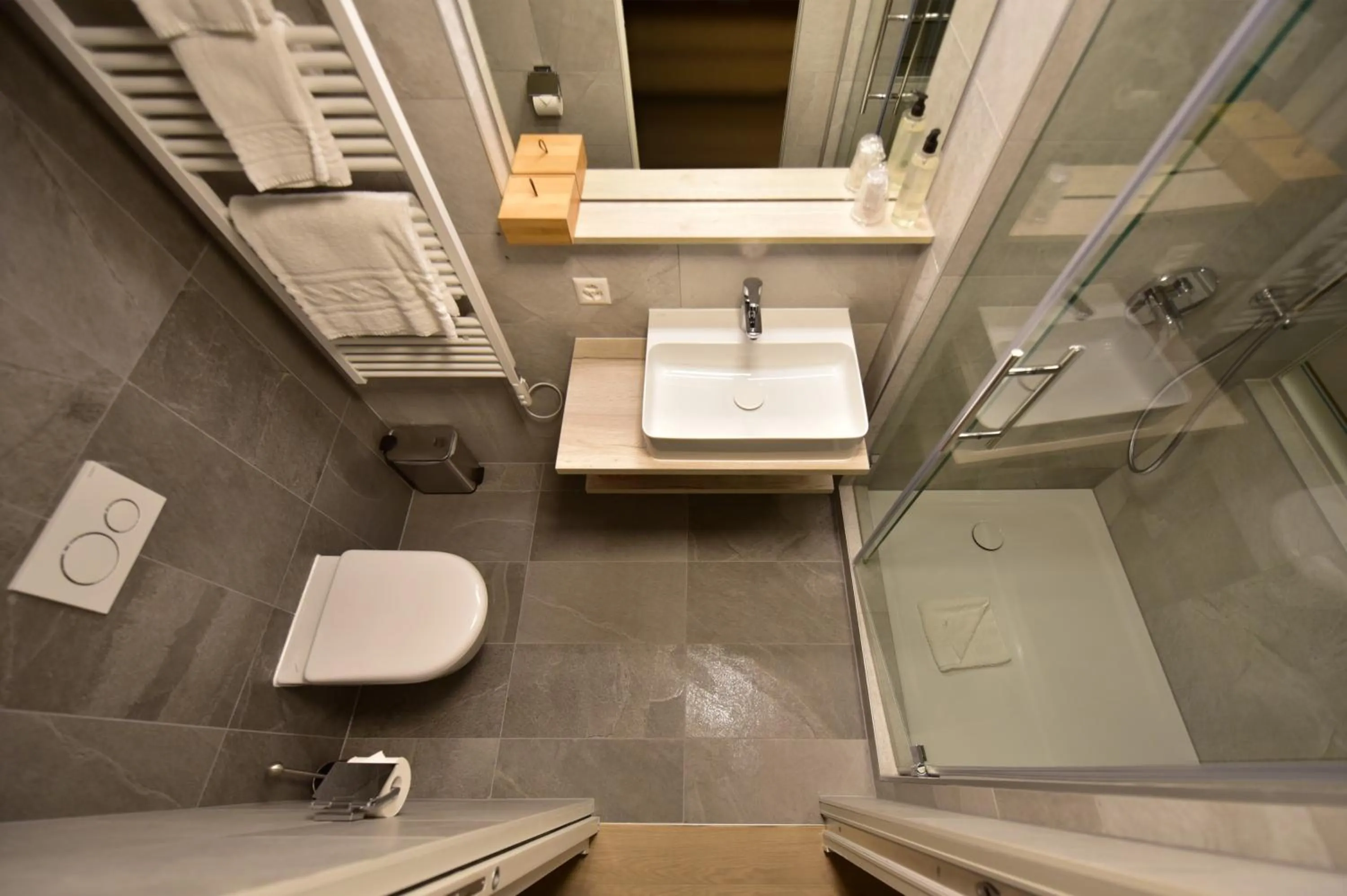 Bathroom in Hôtel Rousseau Plus