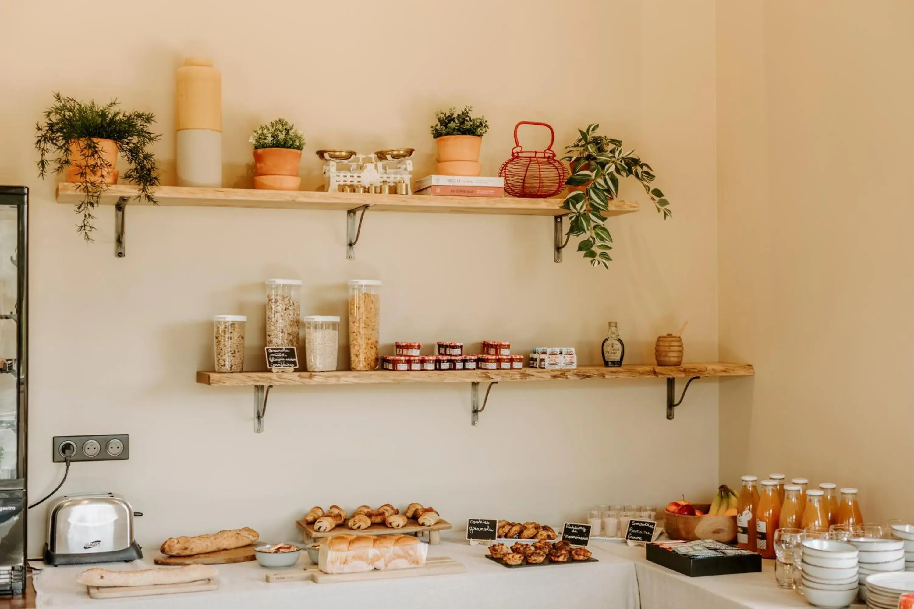 Food and drinks in Soko Hotels-Pont du Gard Food and drinks in Soko Hotels-Pont du Gard