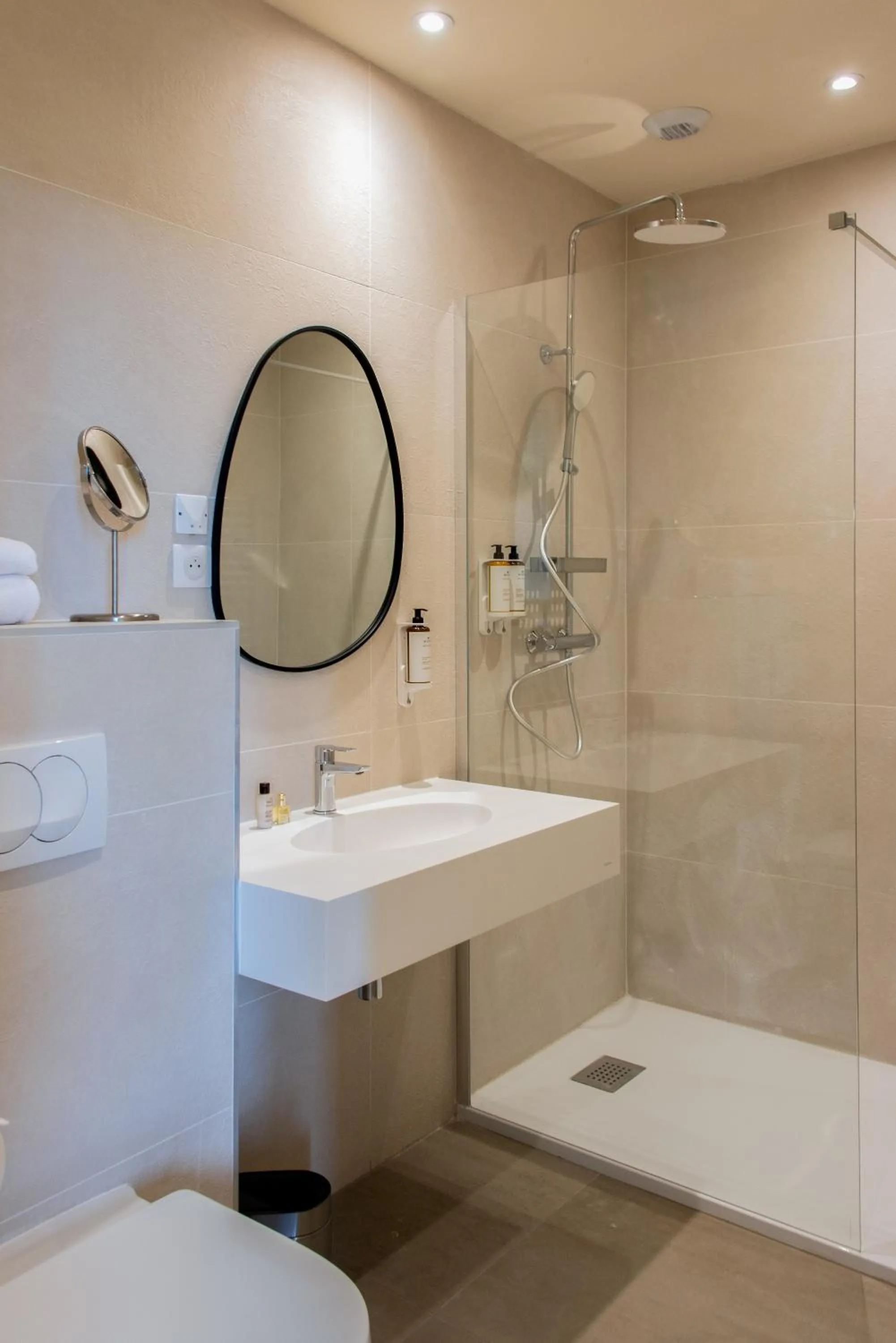 Shower in Soko Hotels-Pont du Gard