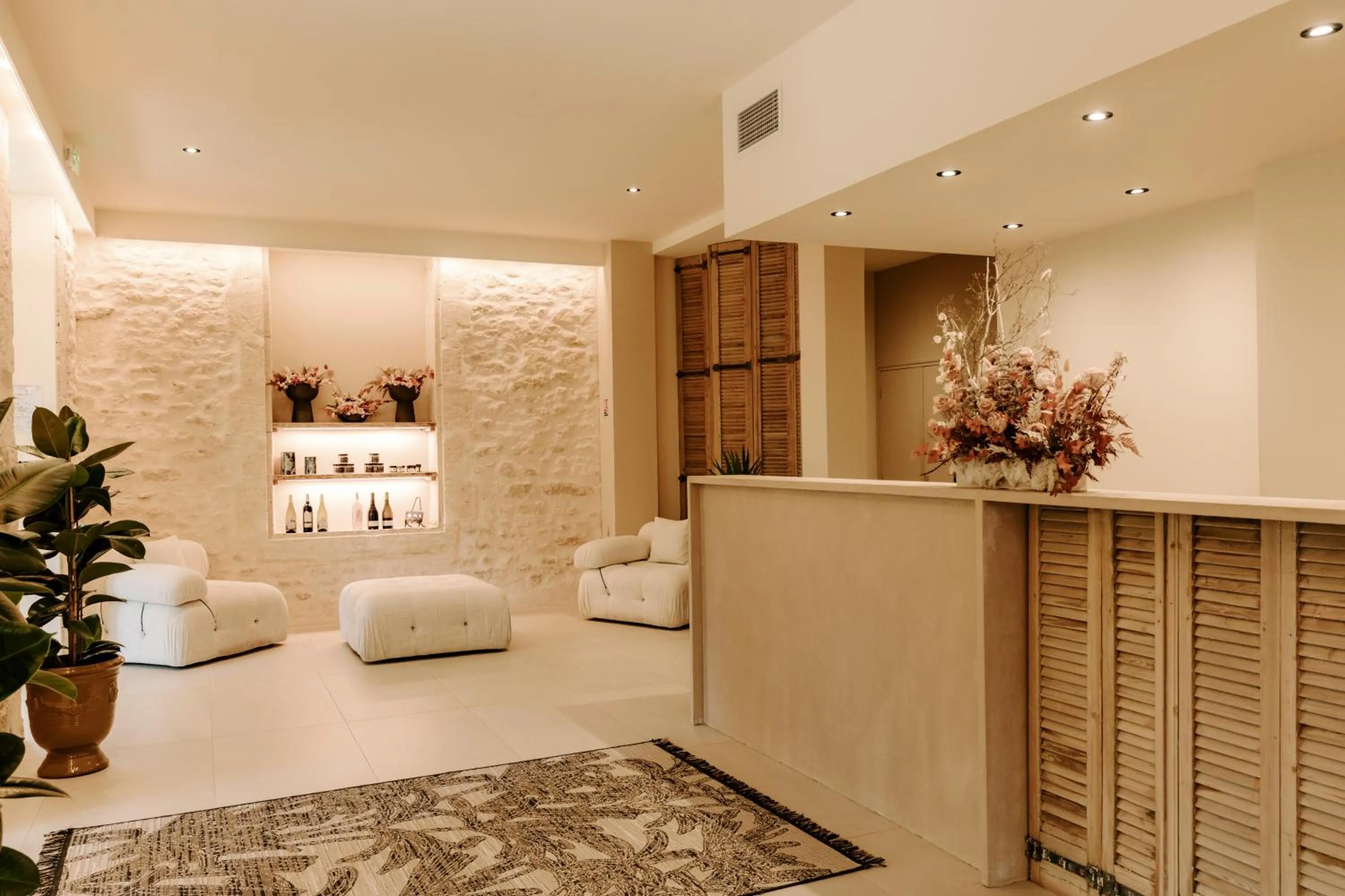 Lobby or reception in Soko Hotels-Pont du Gard