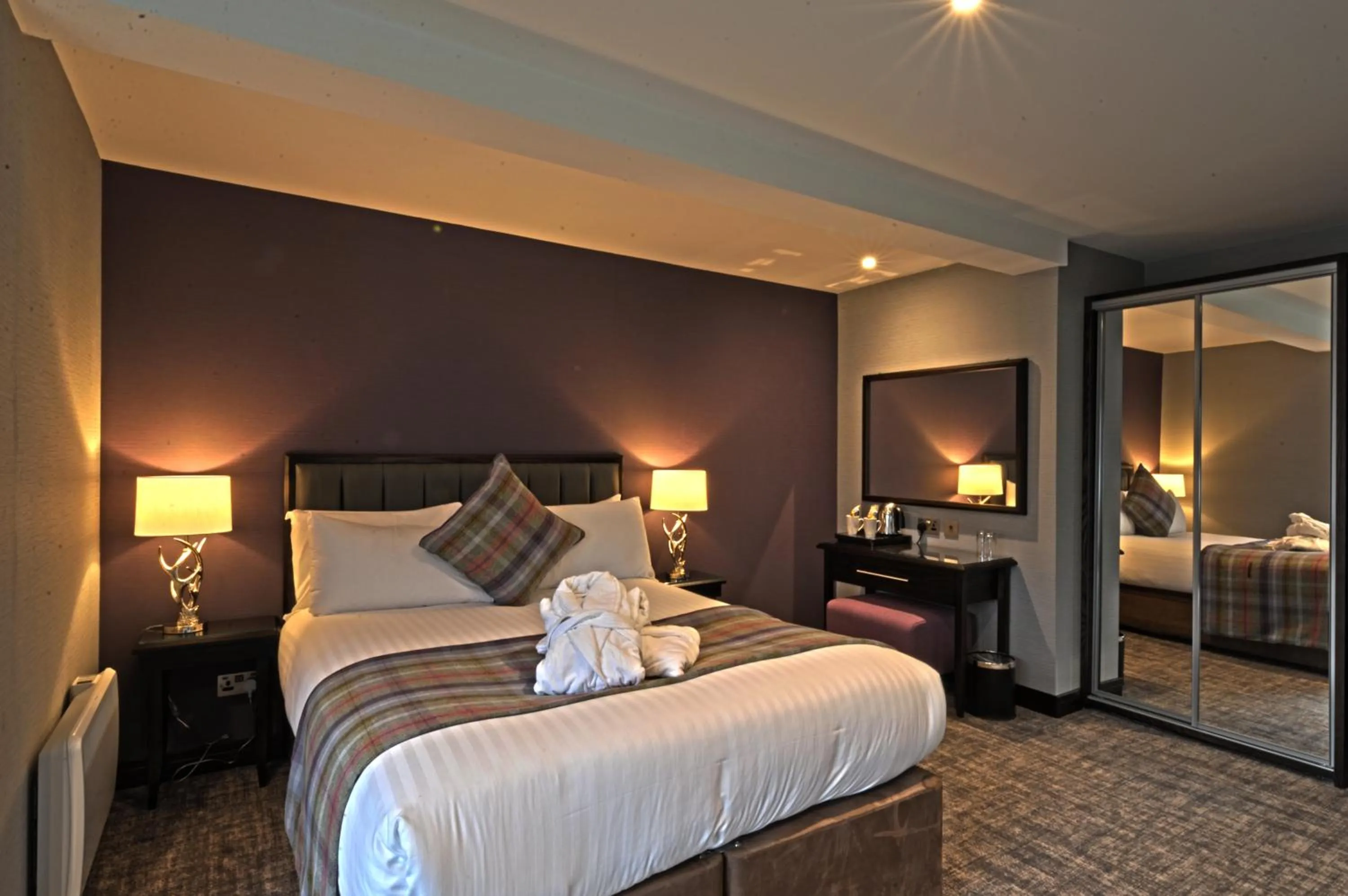 Bedroom, Bed in The Beach House Loch Lomond