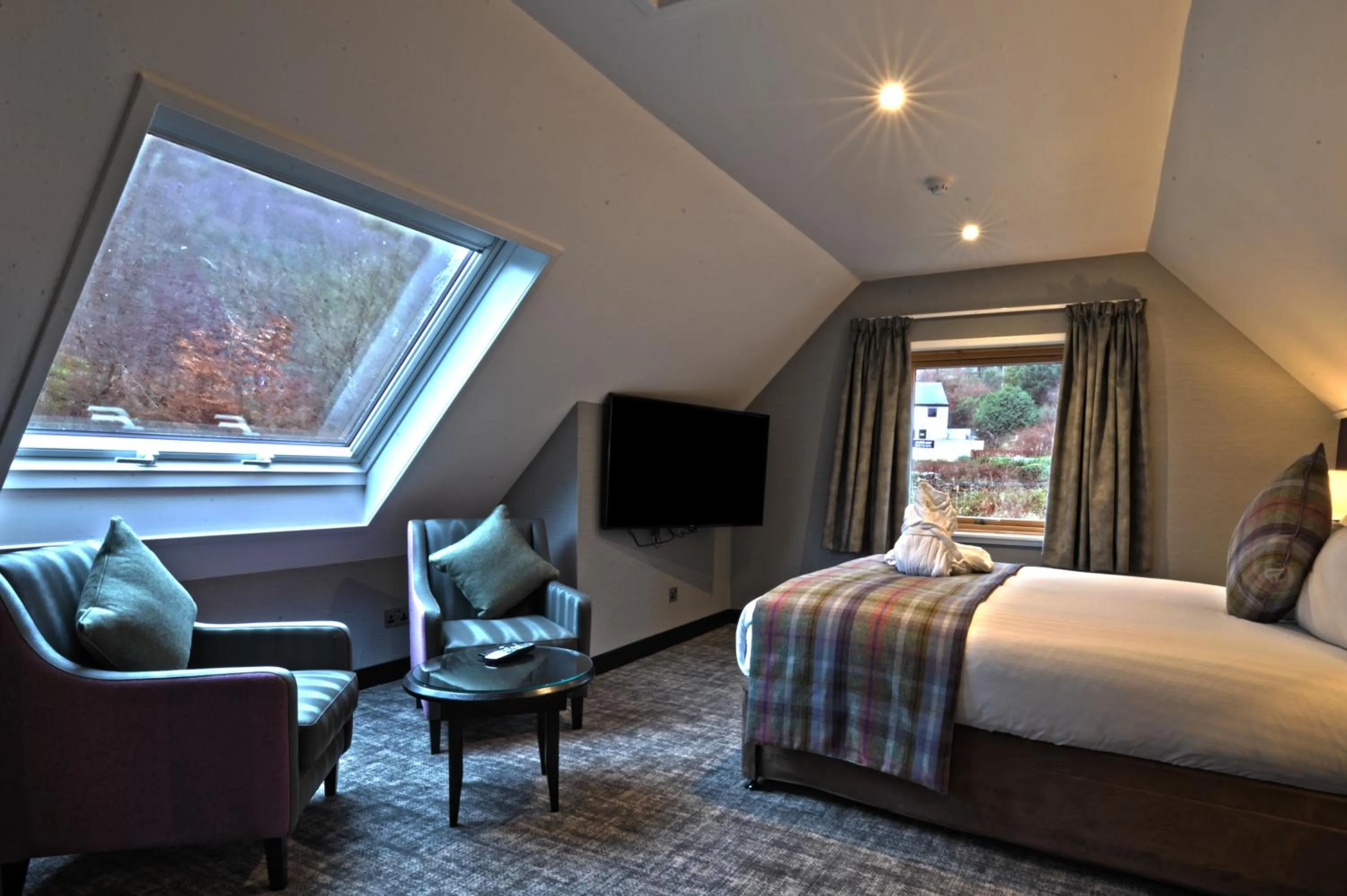 Seating area, Bed in The Beach House Loch Lomond