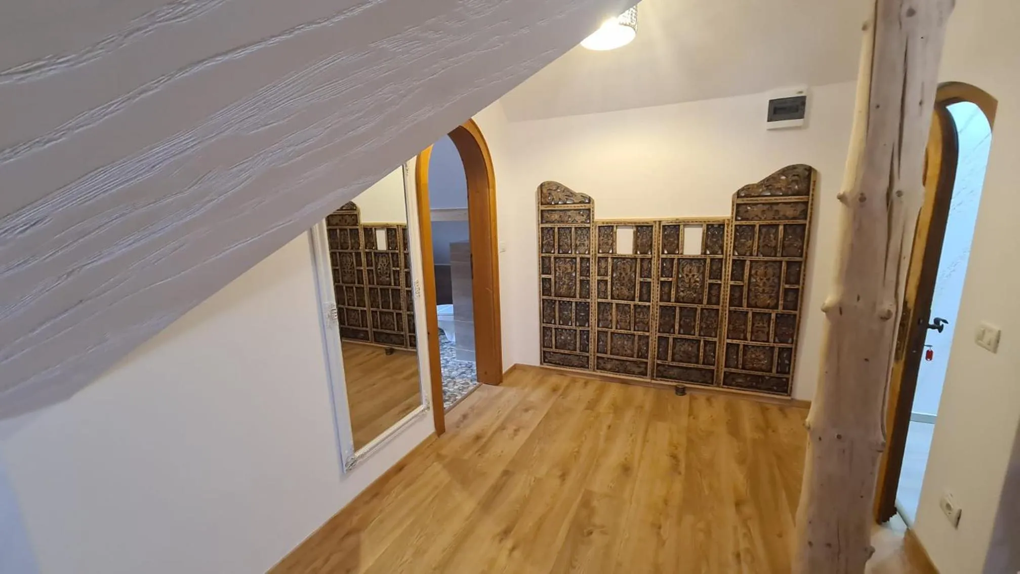 wardrobe in Conacul Radacinilor