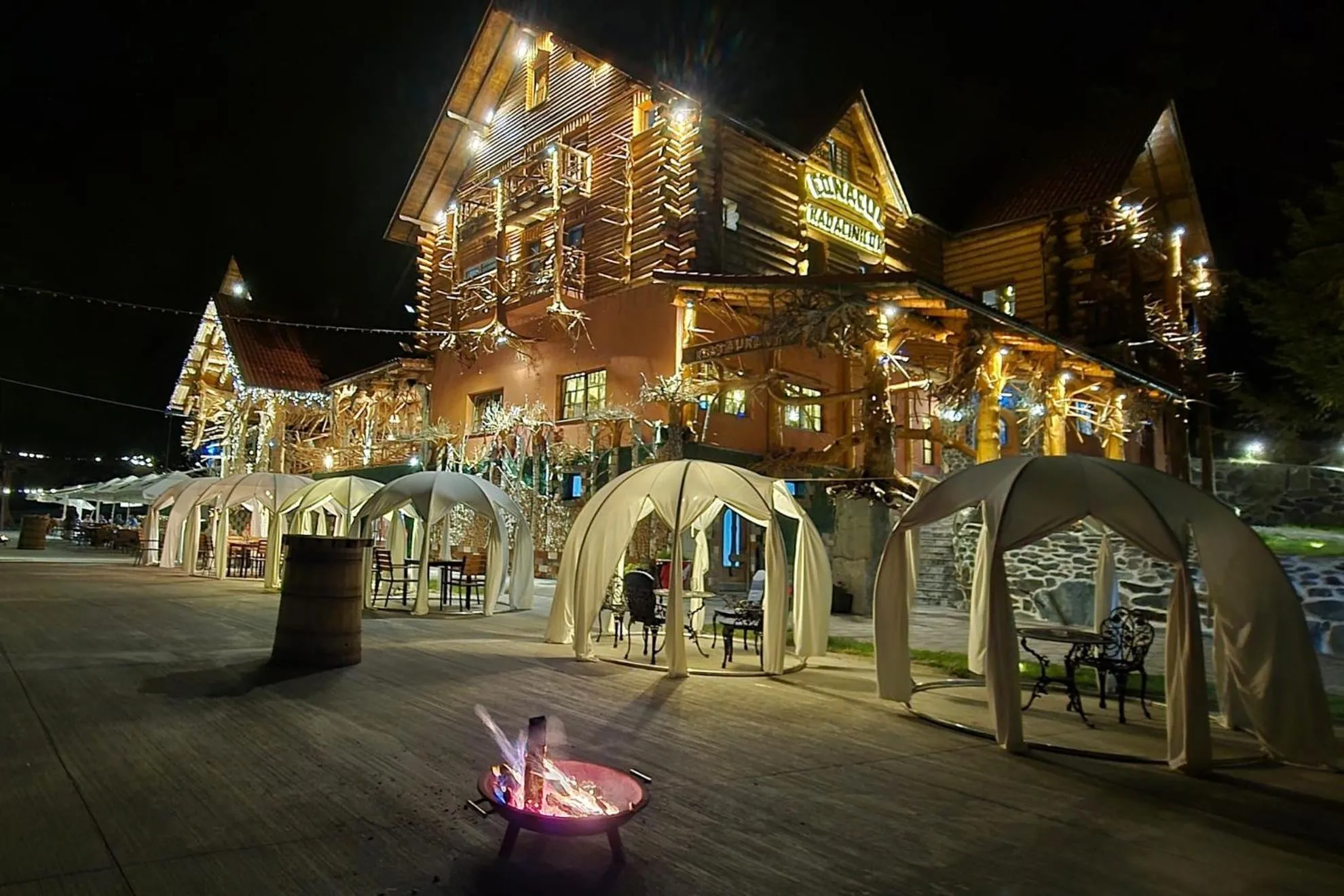 Property building in Conacul Radacinilor