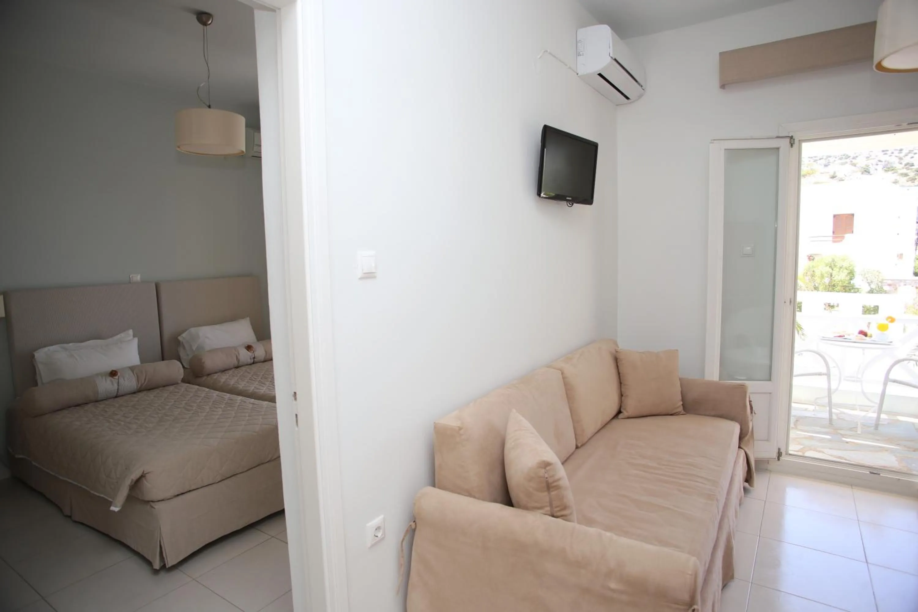 Photo of the whole room, Bed in Hotel Benois