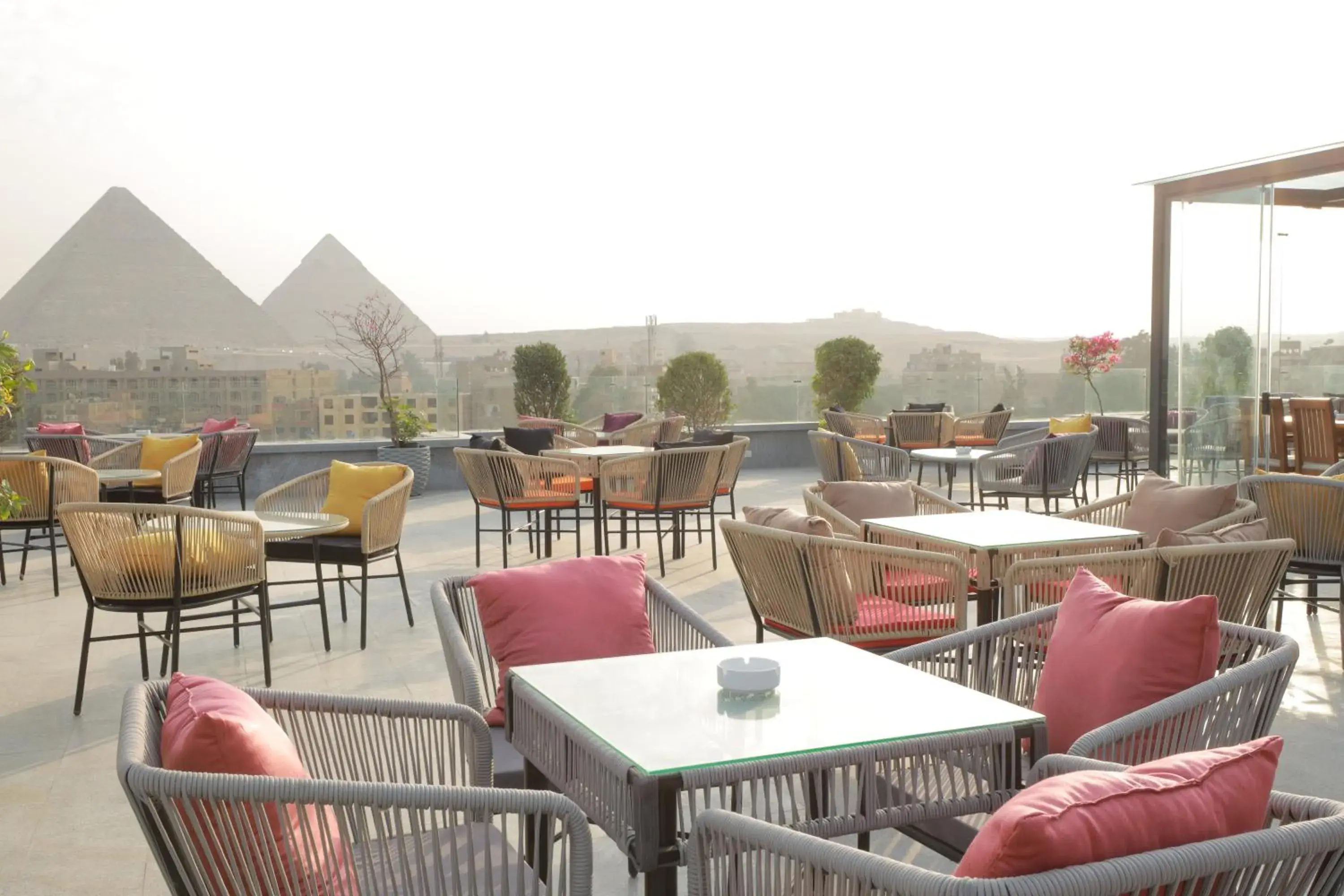 Restaurant/places to eat in Pyramid Front Hotel Restaurant/places to eat in Pyramid Front Hotel