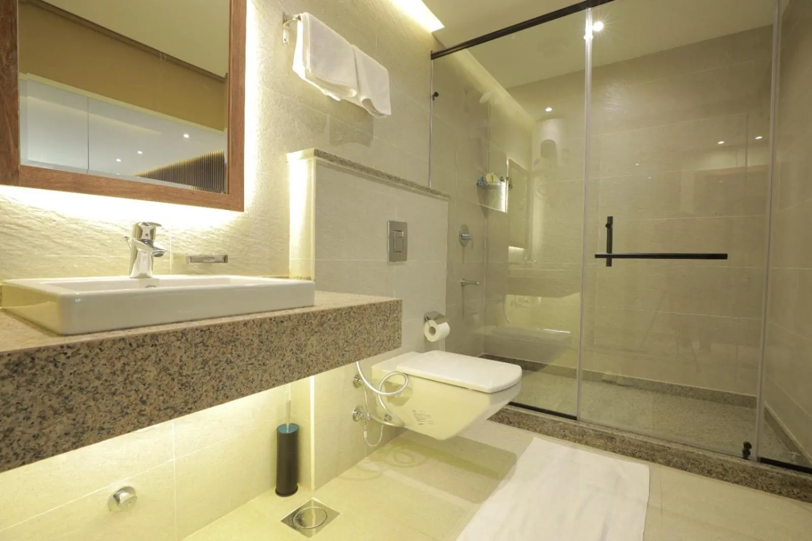 Bathroom in Pyramid Front Hotel