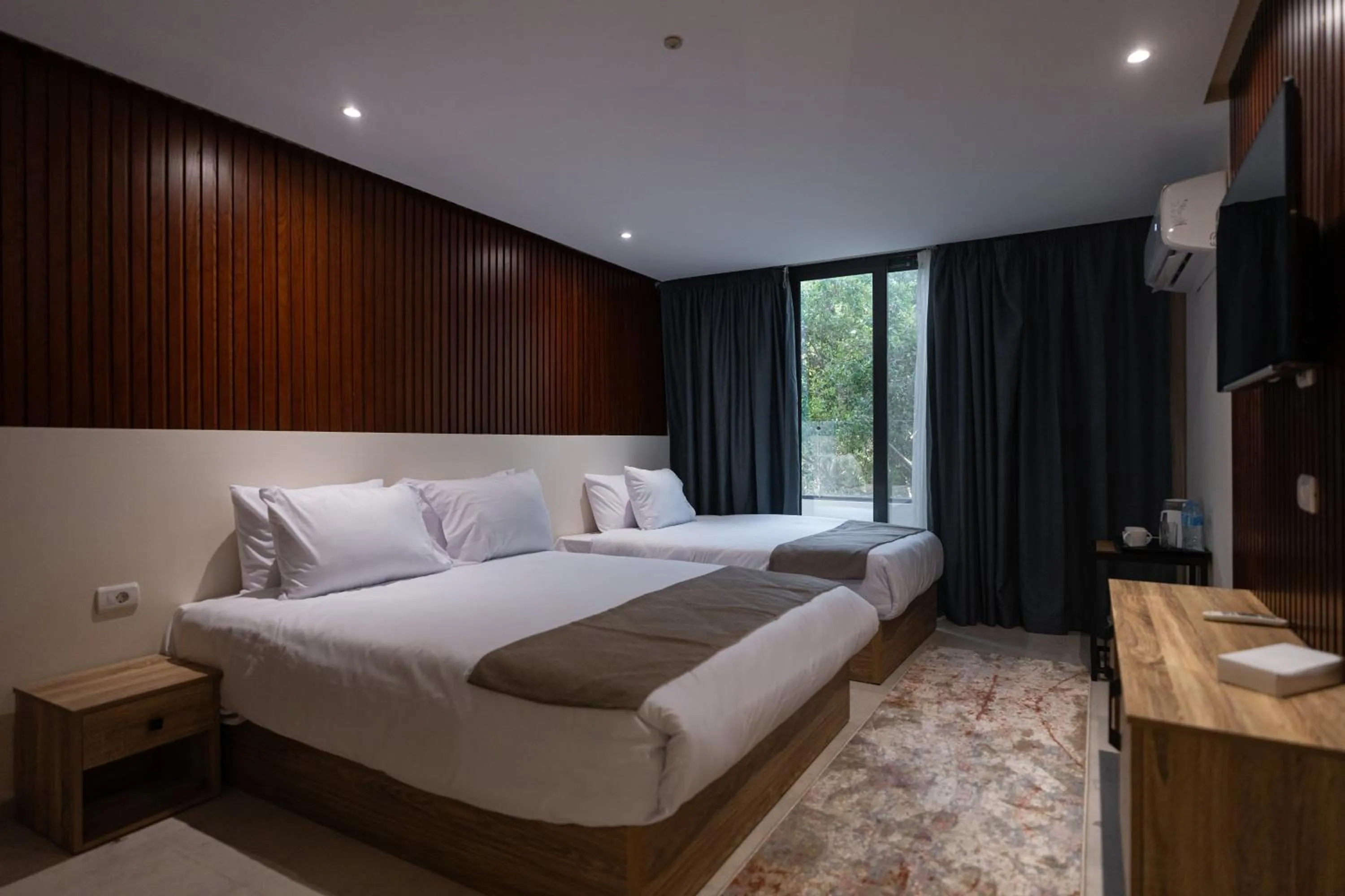 Photo of the whole room, Bed in Pyramid Front Hotel